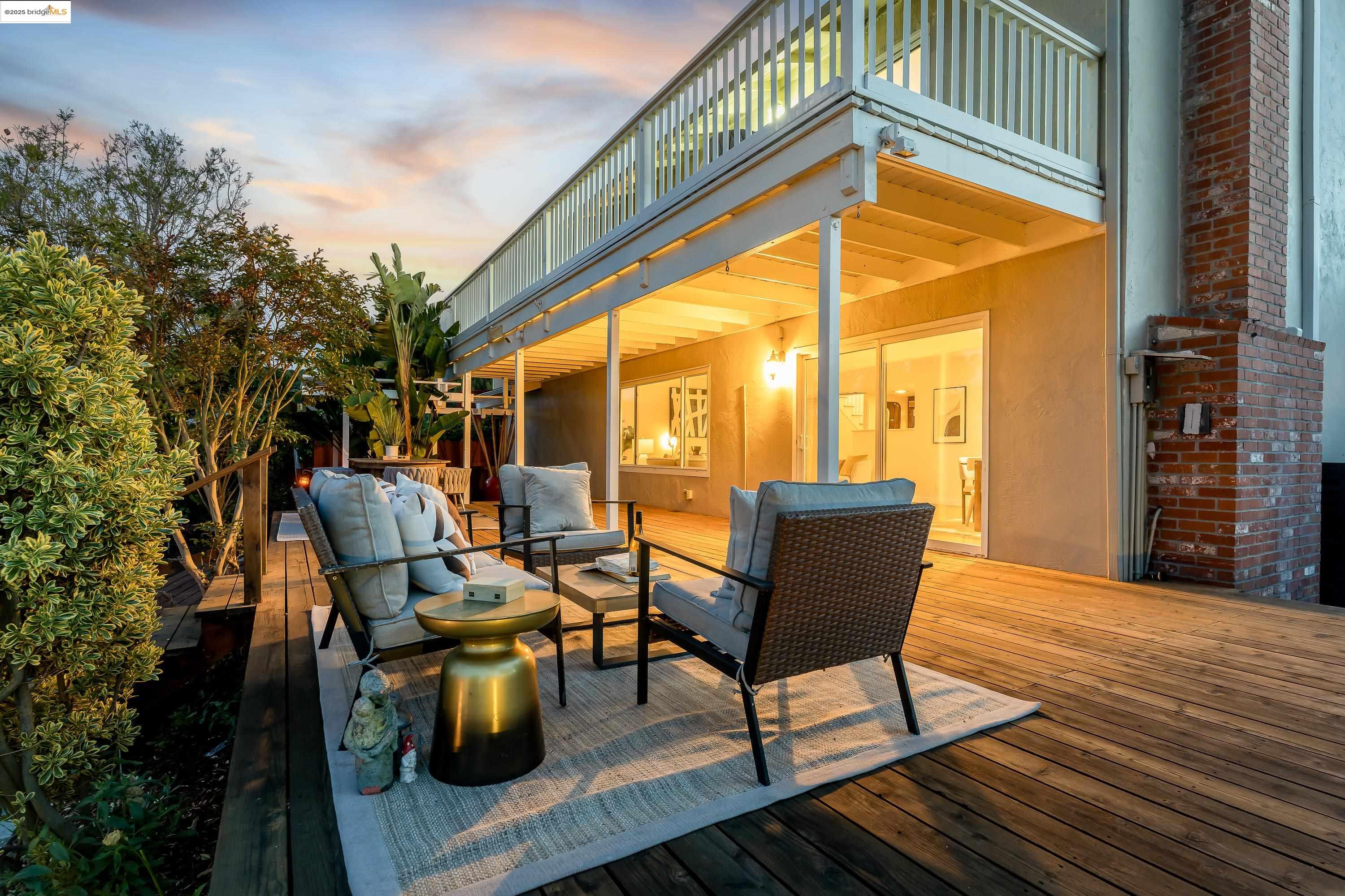 Detail Gallery Image 16 of 60 For 2086 Costa Ct, Pinole,  CA 94564 - 3 Beds | 2/1 Baths
