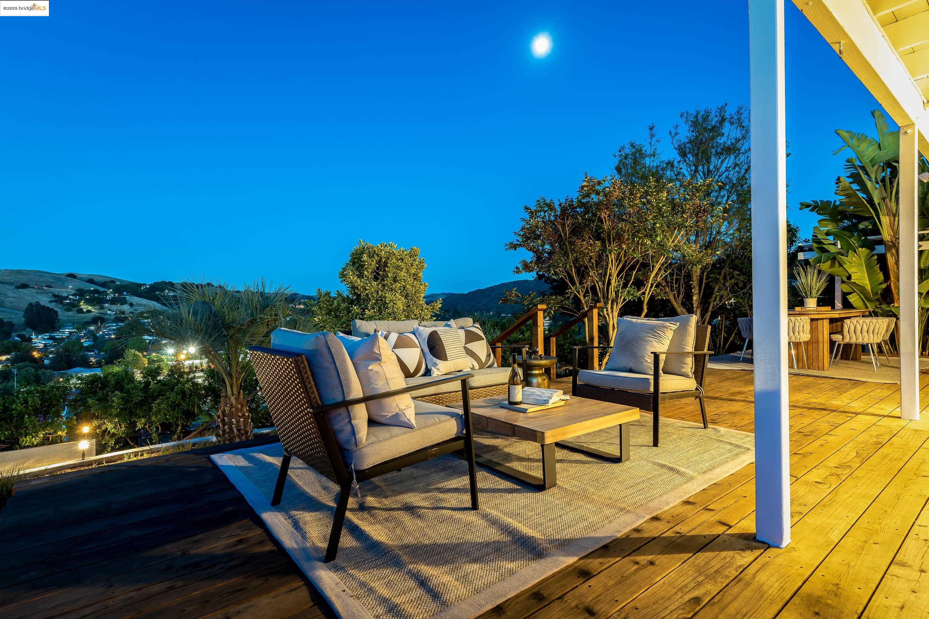Detail Gallery Image 19 of 60 For 2086 Costa Ct, Pinole,  CA 94564 - 3 Beds | 2/1 Baths