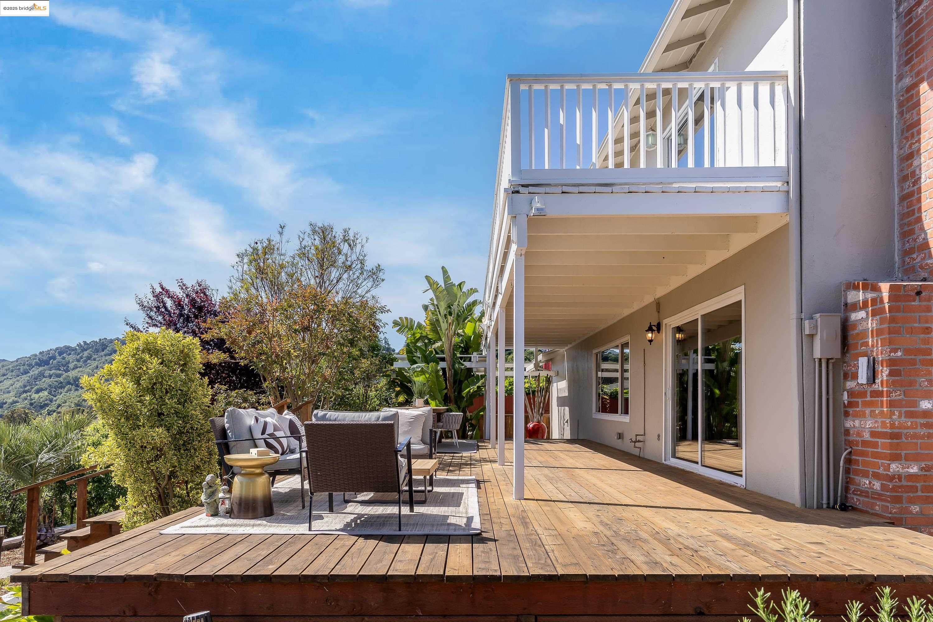 Detail Gallery Image 21 of 60 For 2086 Costa Ct, Pinole,  CA 94564 - 3 Beds | 2/1 Baths