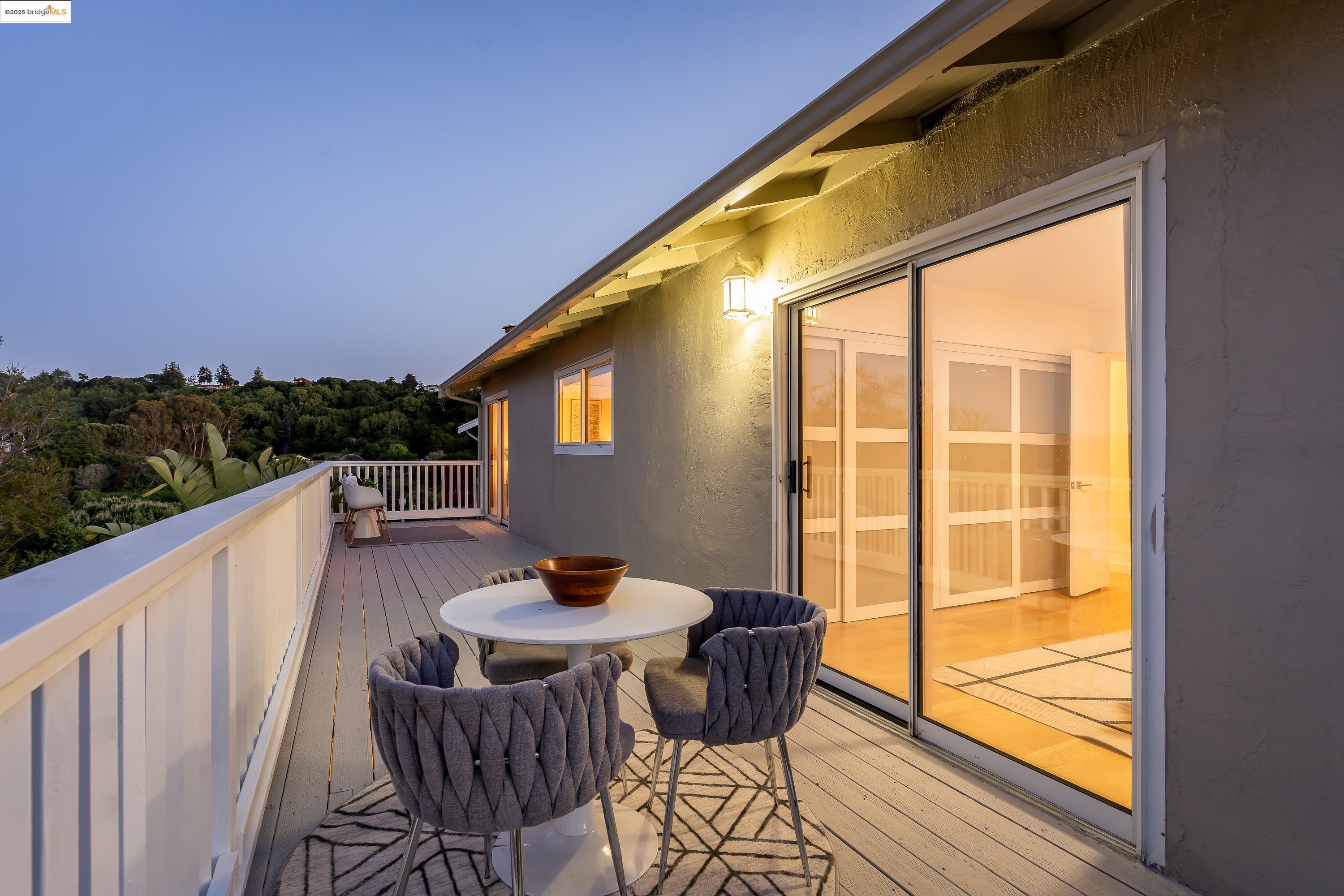 Detail Gallery Image 39 of 60 For 2086 Costa Ct, Pinole,  CA 94564 - 3 Beds | 2/1 Baths