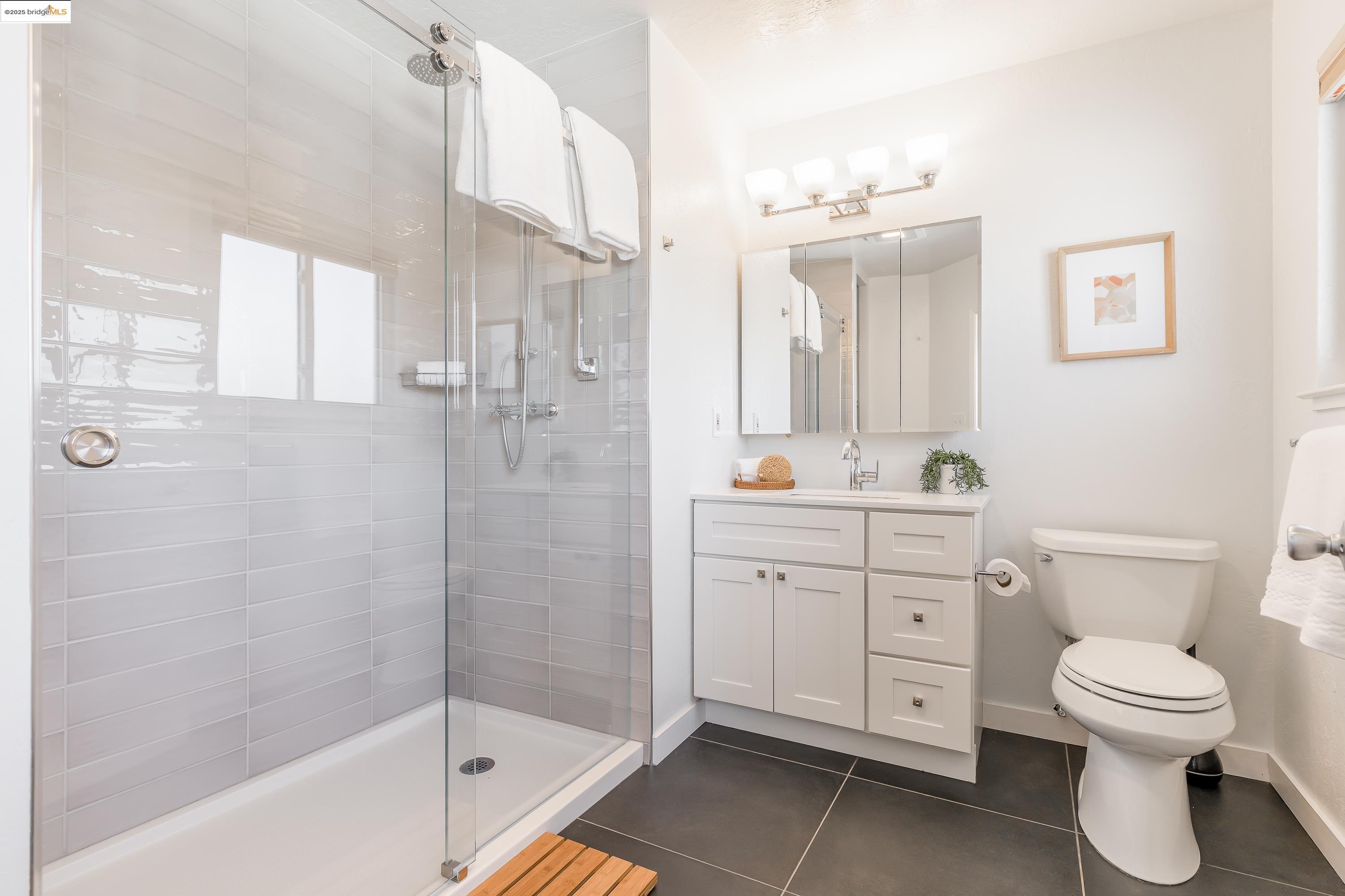 Detail Gallery Image 40 of 60 For 2086 Costa Ct, Pinole,  CA 94564 - 3 Beds | 2/1 Baths