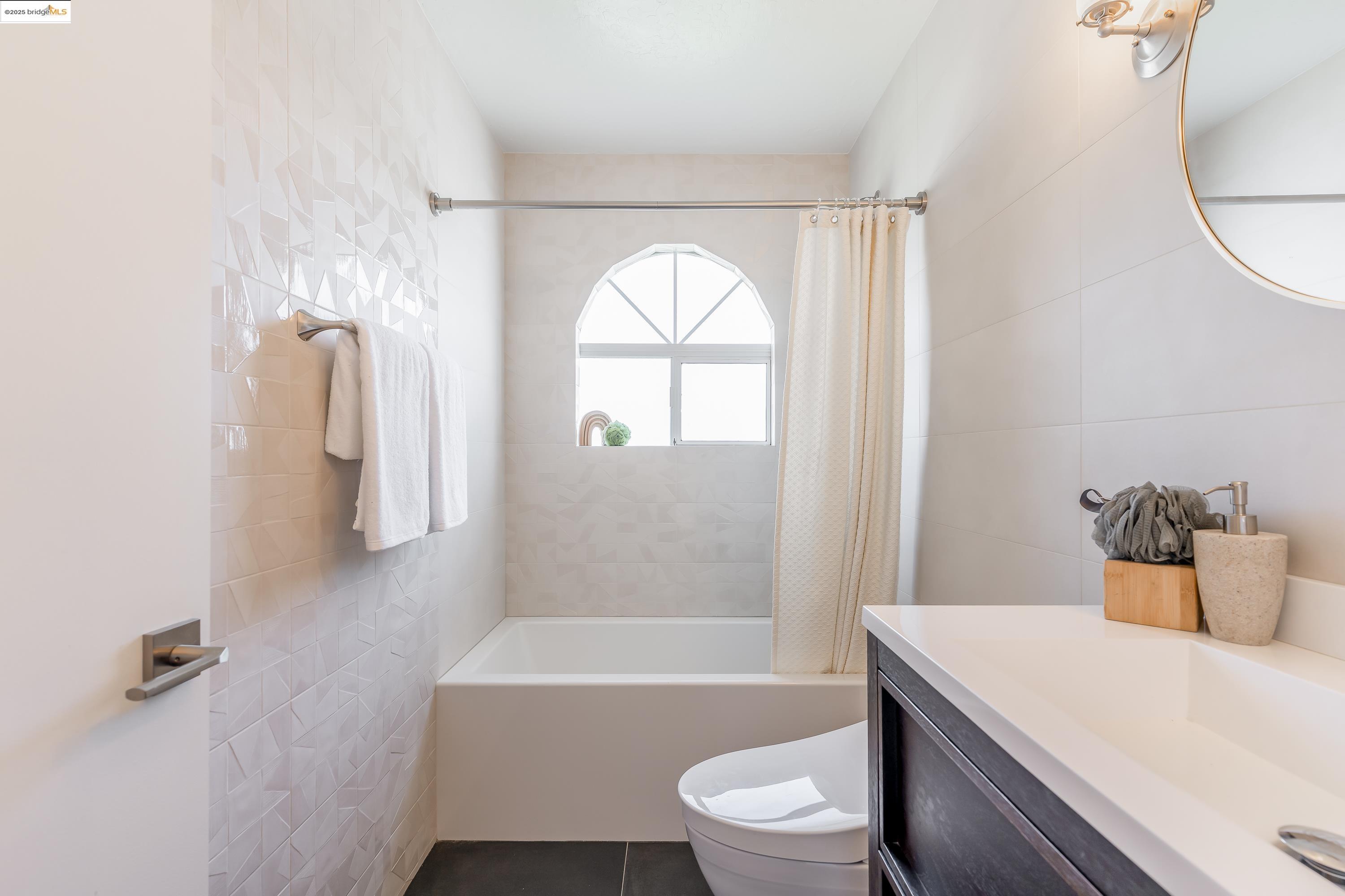 Detail Gallery Image 48 of 60 For 2086 Costa Ct, Pinole,  CA 94564 - 3 Beds | 2/1 Baths