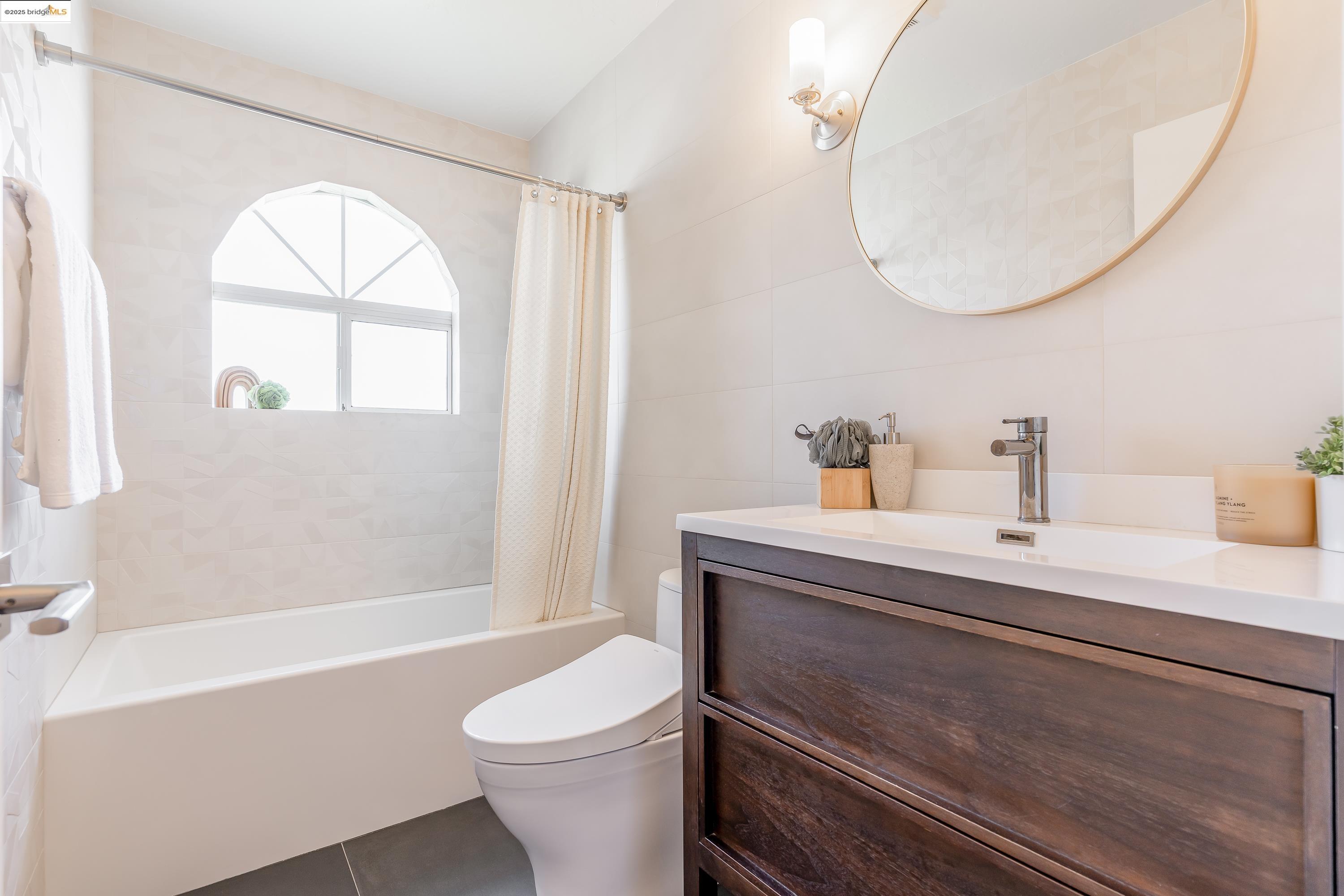 Detail Gallery Image 49 of 60 For 2086 Costa Ct, Pinole,  CA 94564 - 3 Beds | 2/1 Baths