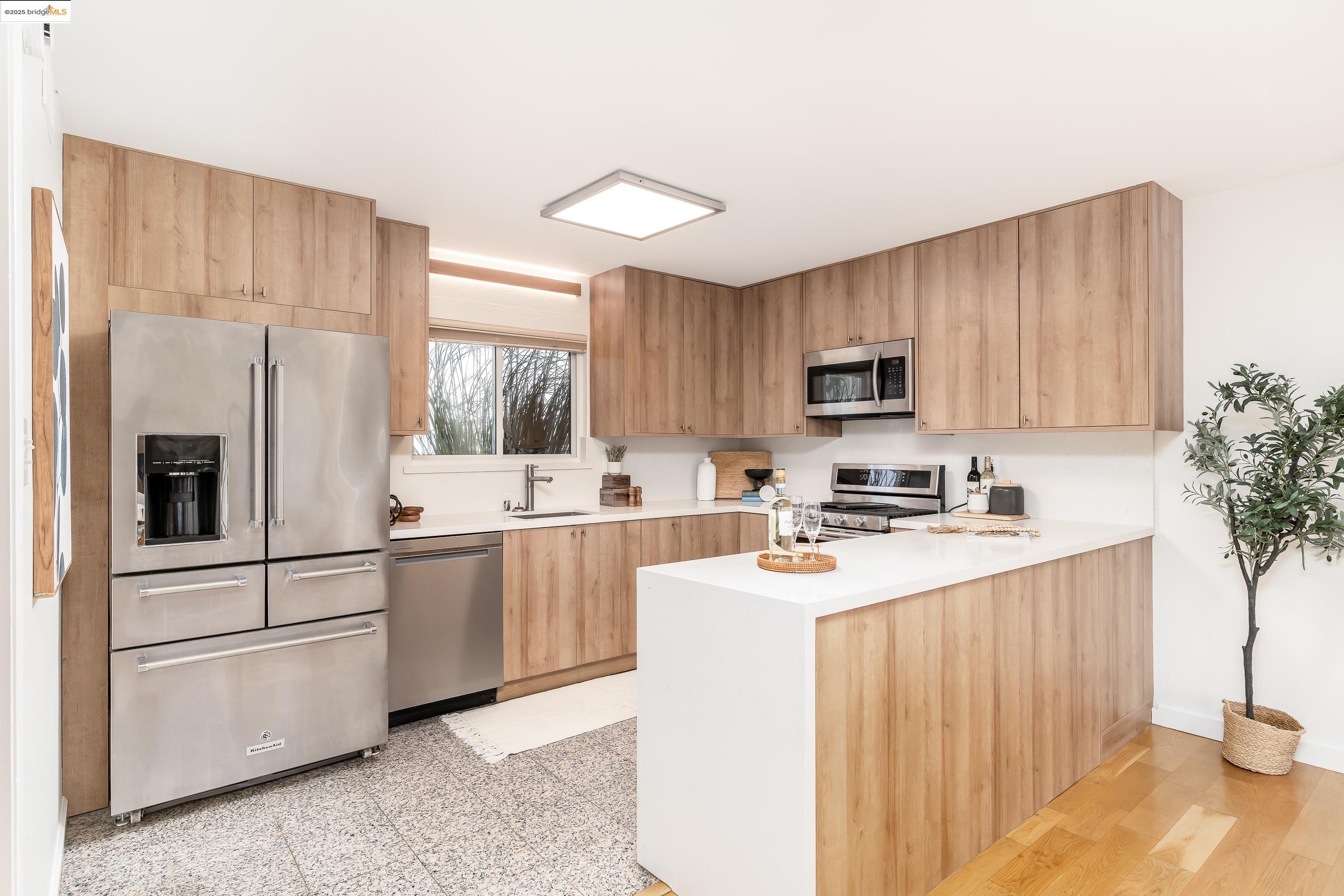 Detail Gallery Image 7 of 60 For 2086 Costa Ct, Pinole,  CA 94564 - 3 Beds | 2/1 Baths