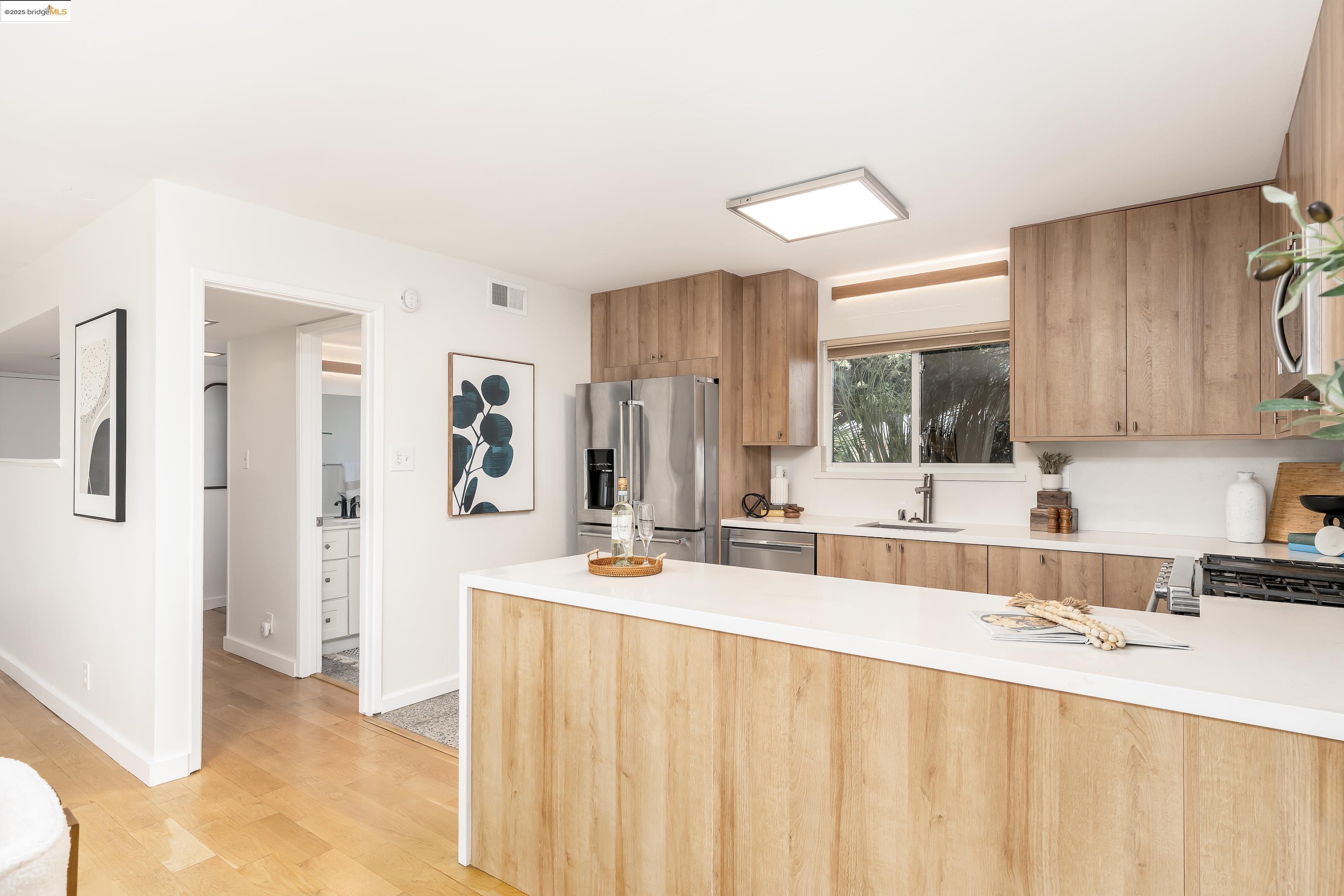 Detail Gallery Image 8 of 60 For 2086 Costa Ct, Pinole,  CA 94564 - 3 Beds | 2/1 Baths