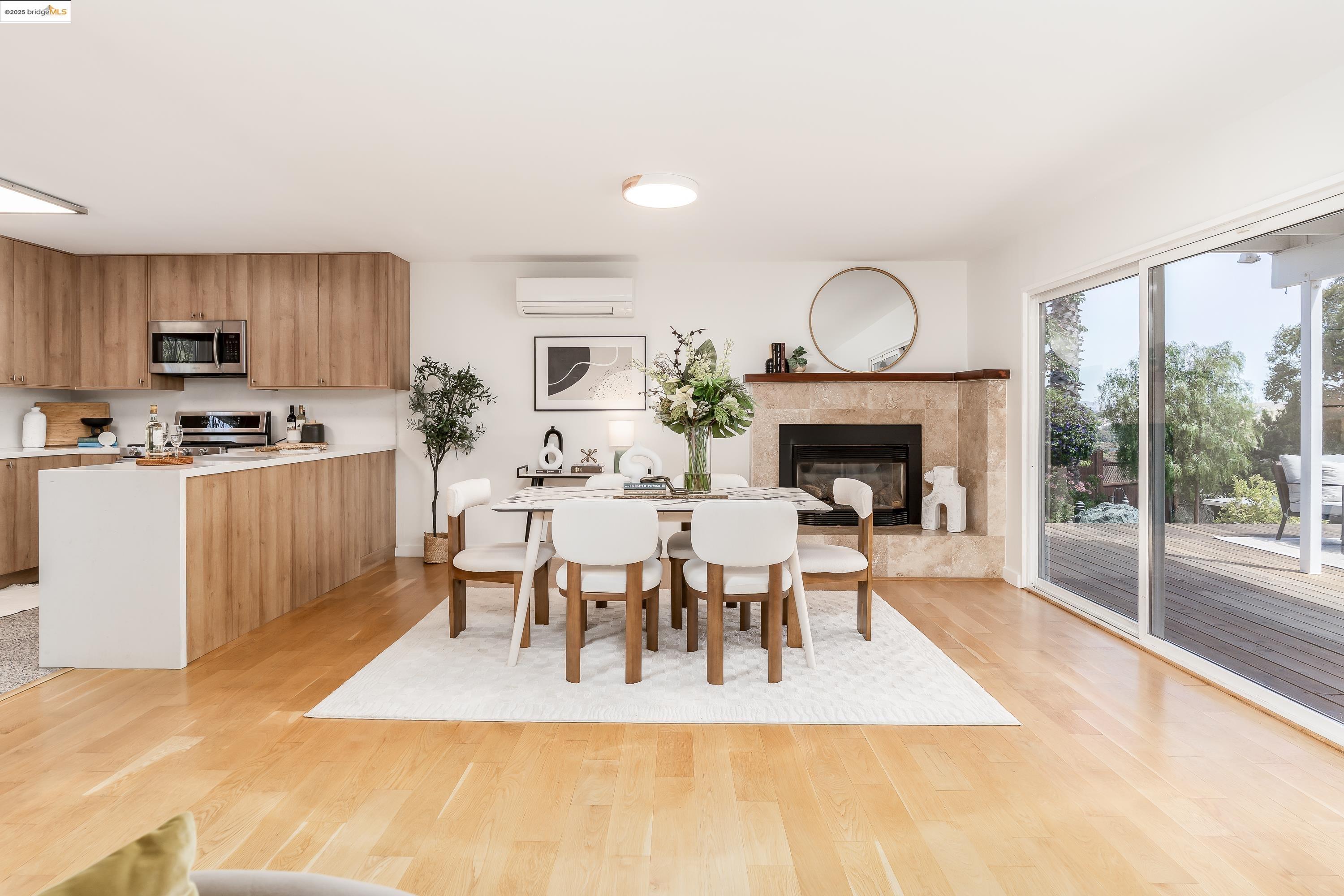 Detail Gallery Image 10 of 60 For 2086 Costa Ct, Pinole,  CA 94564 - 3 Beds | 2/1 Baths