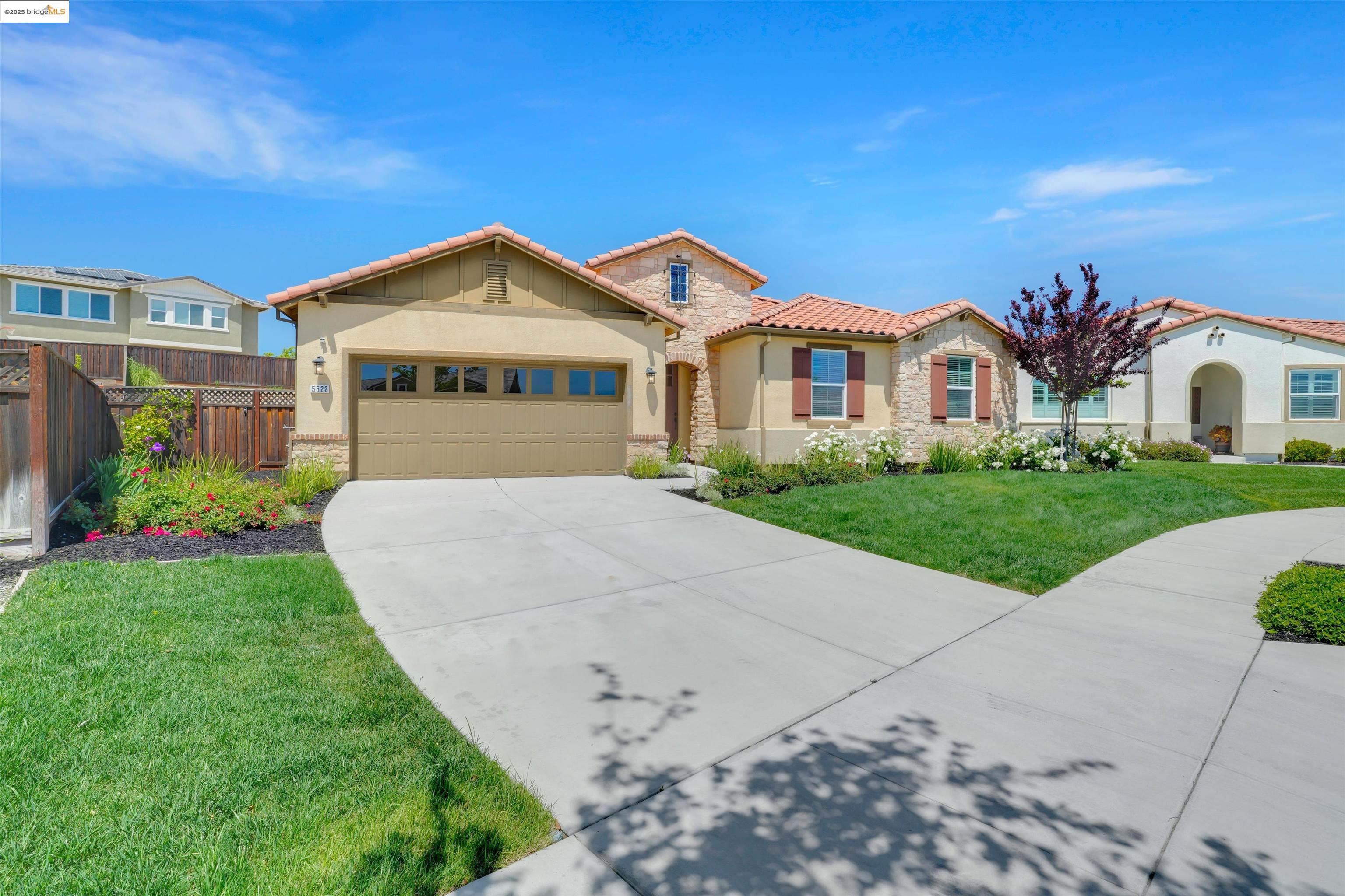 Detail Gallery Image 2 of 46 For 5522 Pinnacle View Way, Antioch,  CA 94531 - 4 Beds | 2 Baths