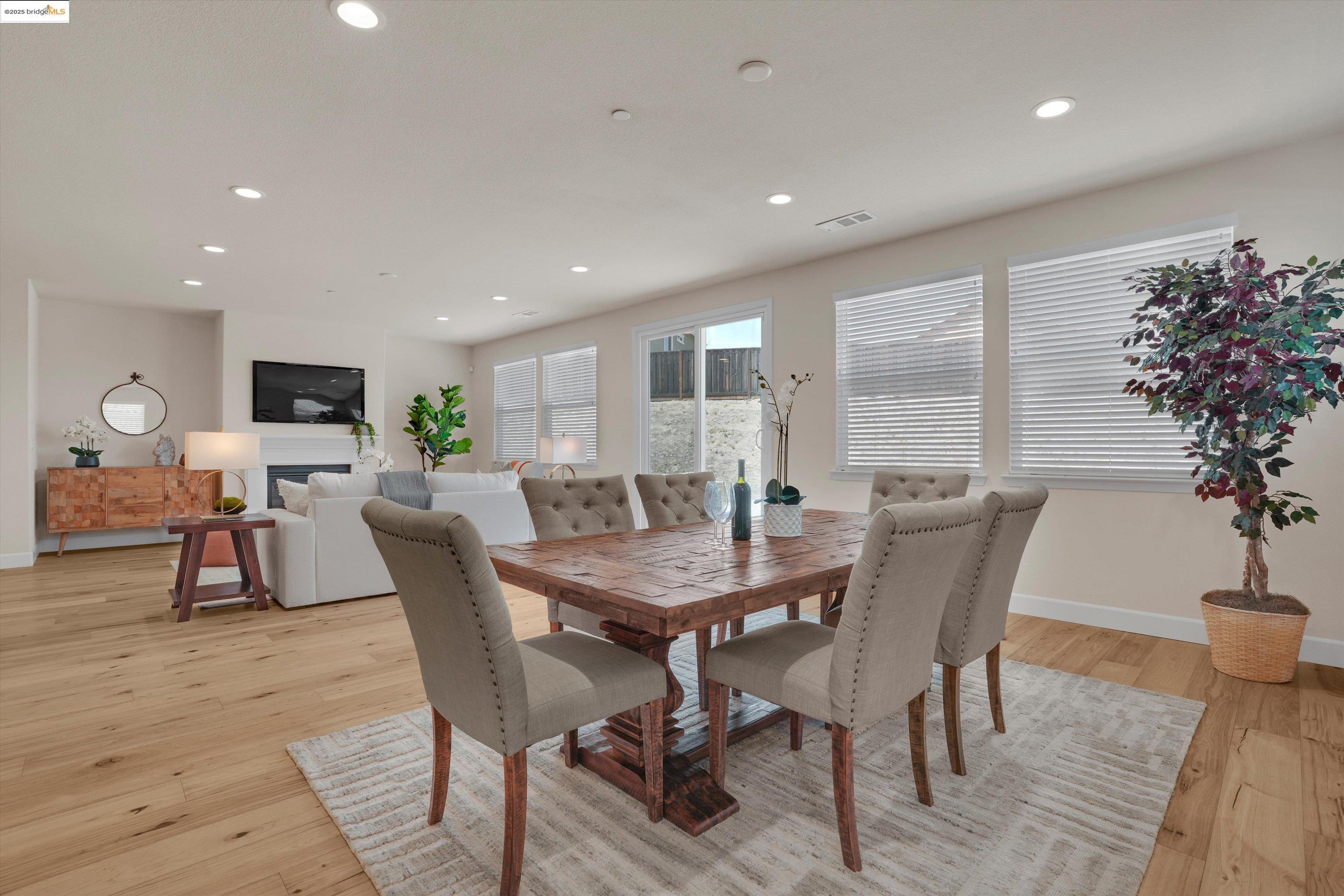 Detail Gallery Image 11 of 46 For 5522 Pinnacle View Way, Antioch,  CA 94531 - 4 Beds | 2 Baths