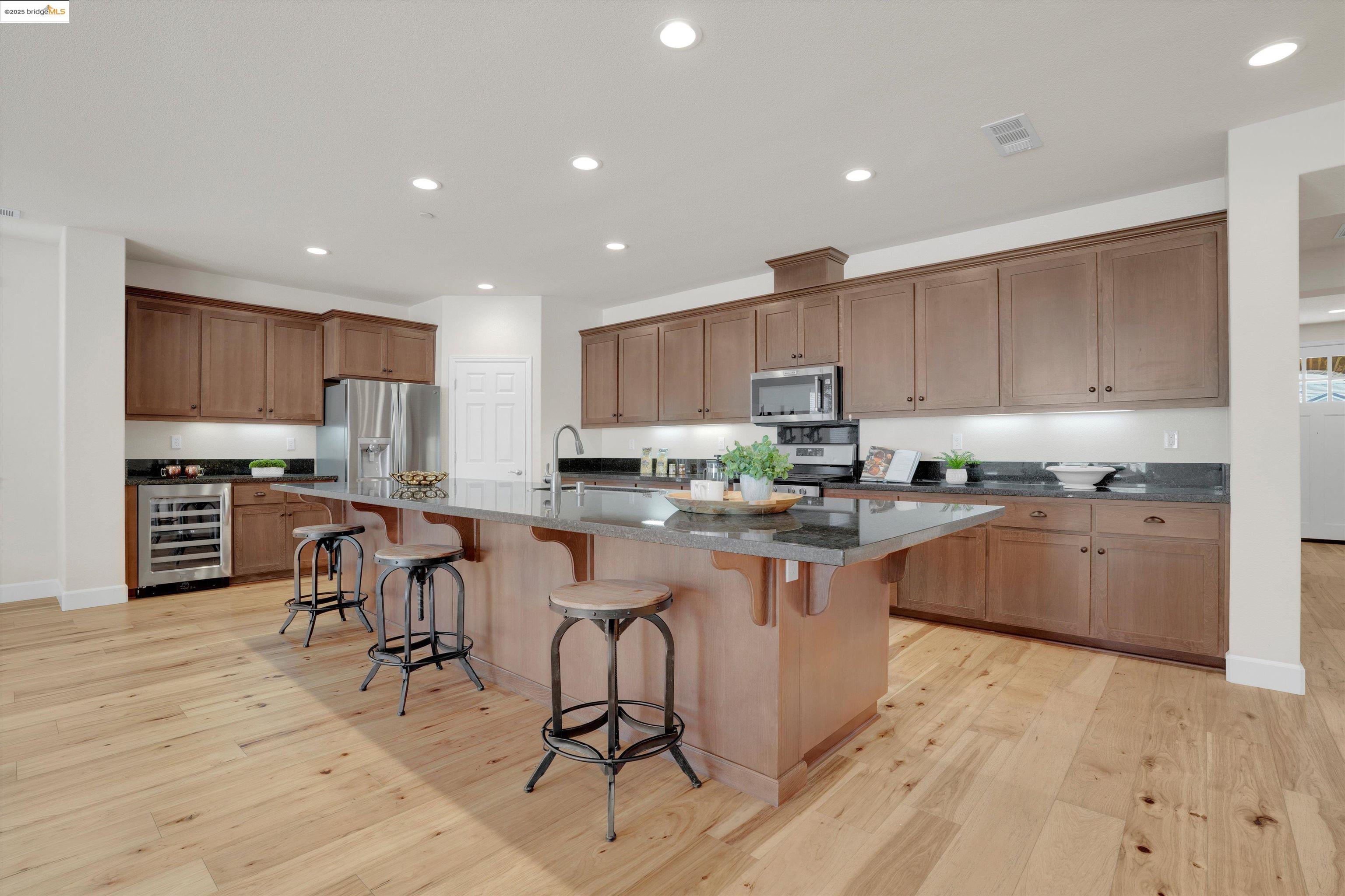 Detail Gallery Image 13 of 46 For 5522 Pinnacle View Way, Antioch,  CA 94531 - 4 Beds | 2 Baths