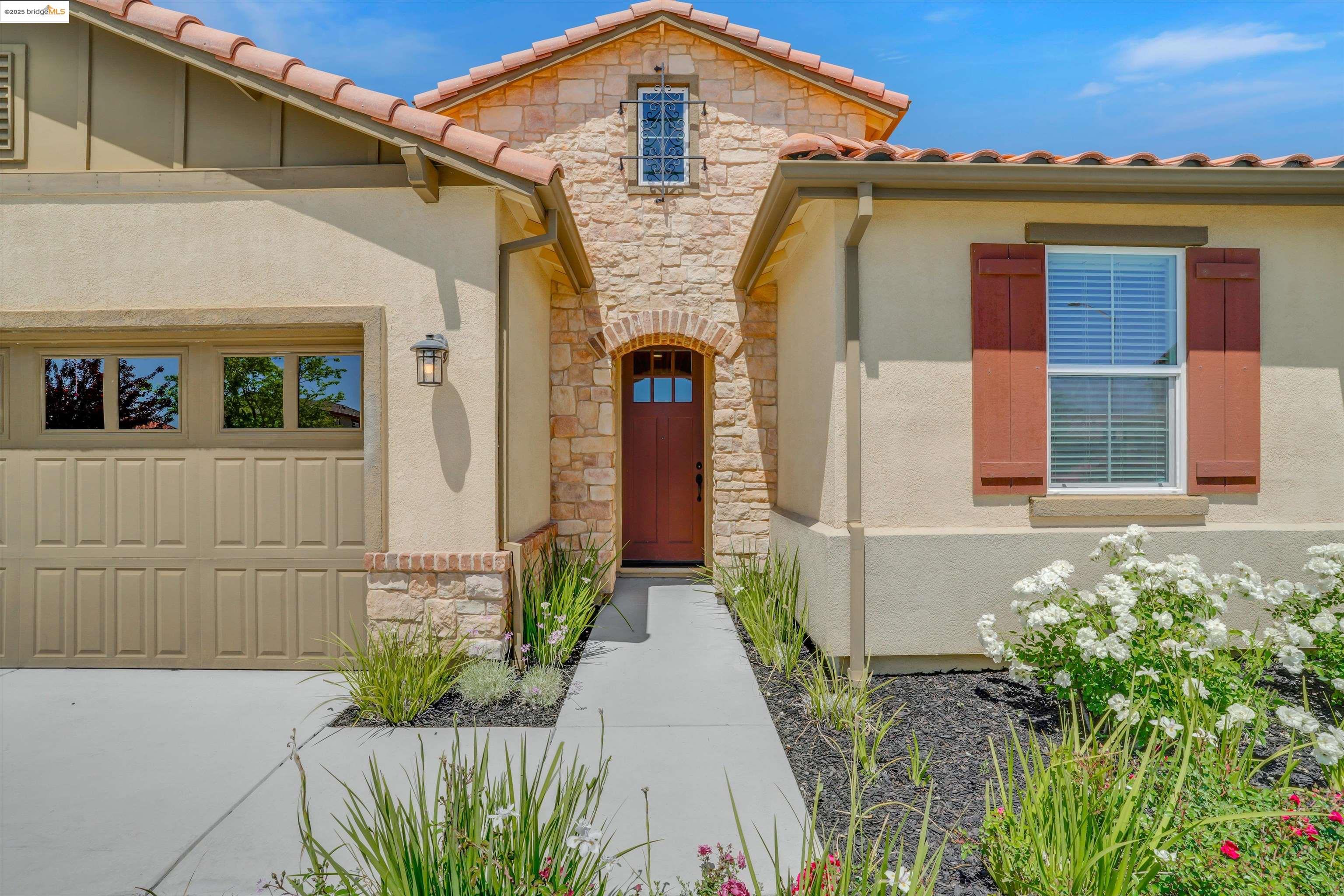 Detail Gallery Image 4 of 46 For 5522 Pinnacle View Way, Antioch,  CA 94531 - 4 Beds | 2 Baths