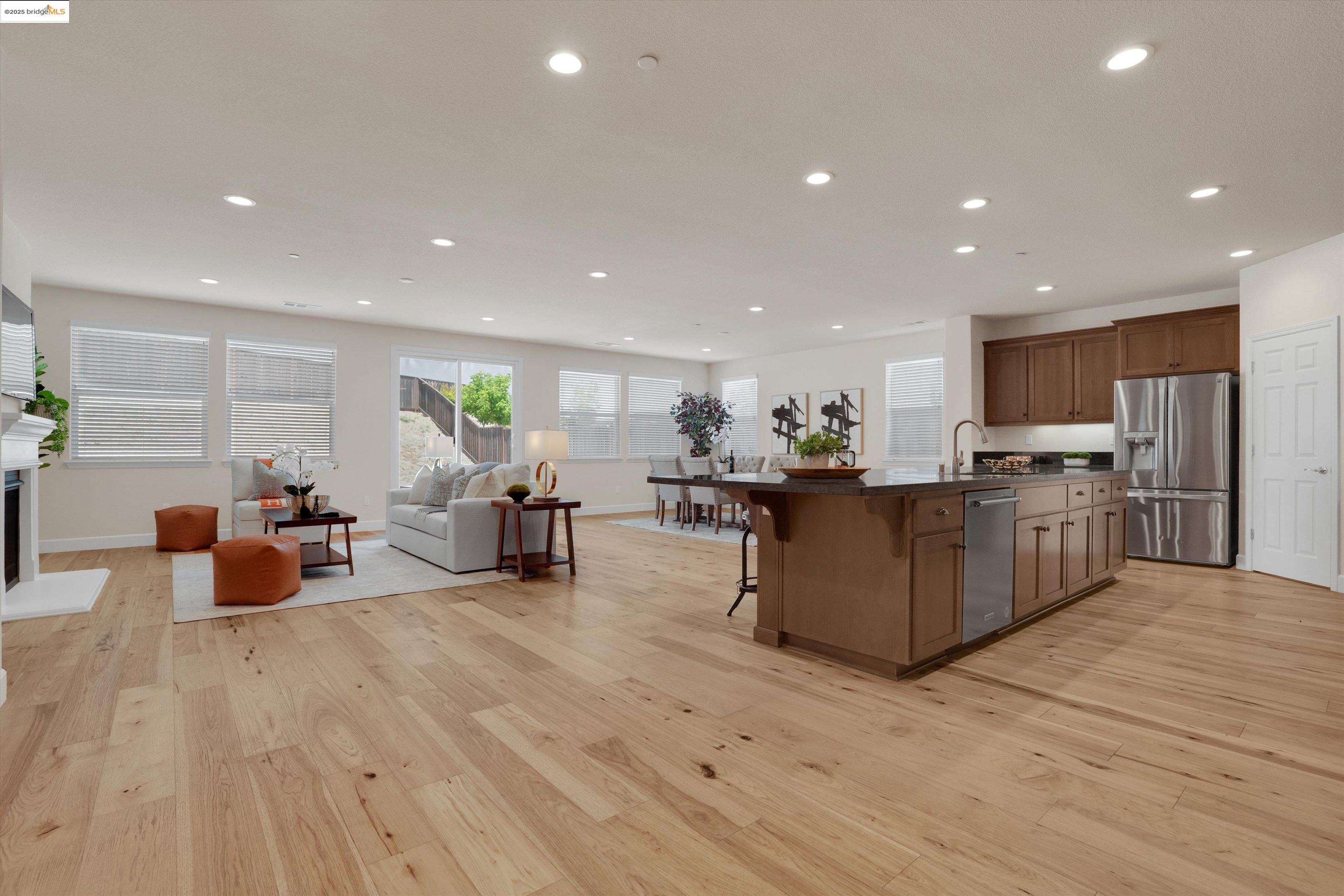 Detail Gallery Image 6 of 46 For 5522 Pinnacle View Way, Antioch,  CA 94531 - 4 Beds | 2 Baths