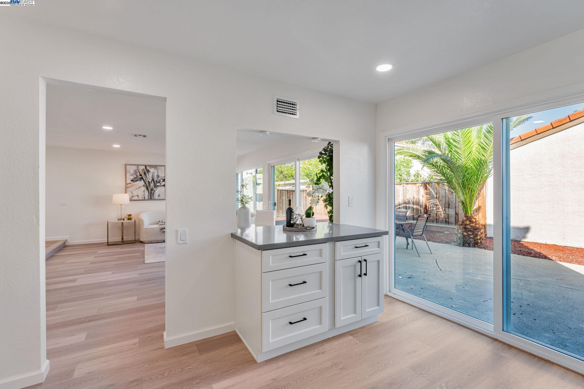 Detail Gallery Image 13 of 47 For 3856 Jacana Lake Ct, Fremont,  CA 94555 - 3 Beds | 2/1 Baths