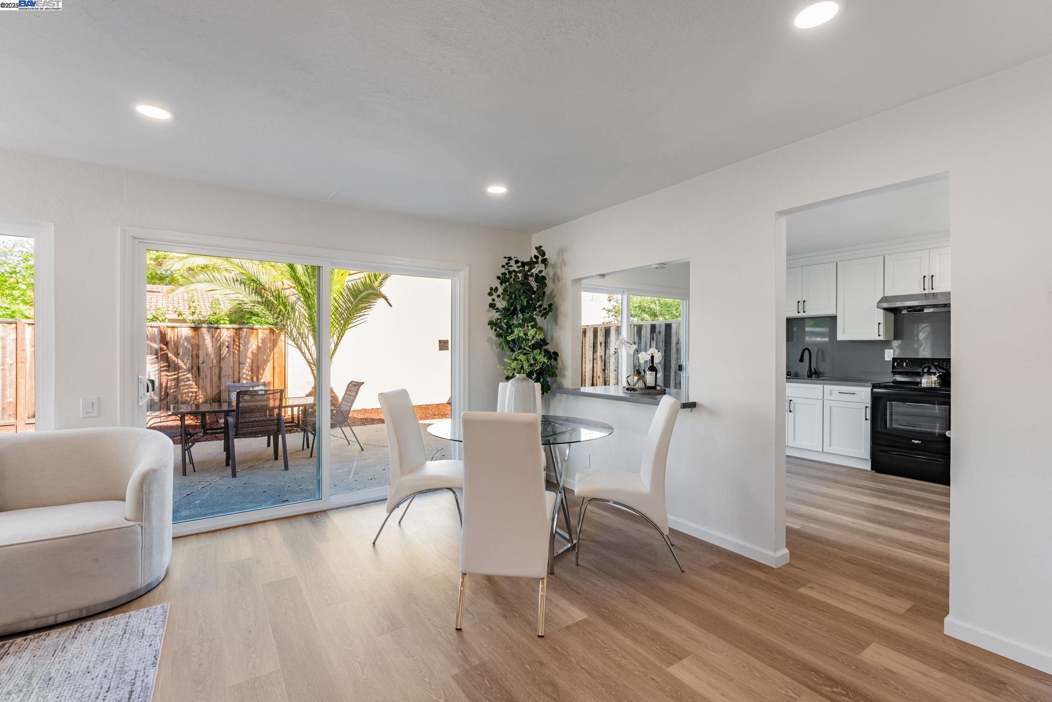Detail Gallery Image 15 of 47 For 3856 Jacana Lake Ct, Fremont,  CA 94555 - 3 Beds | 2/1 Baths