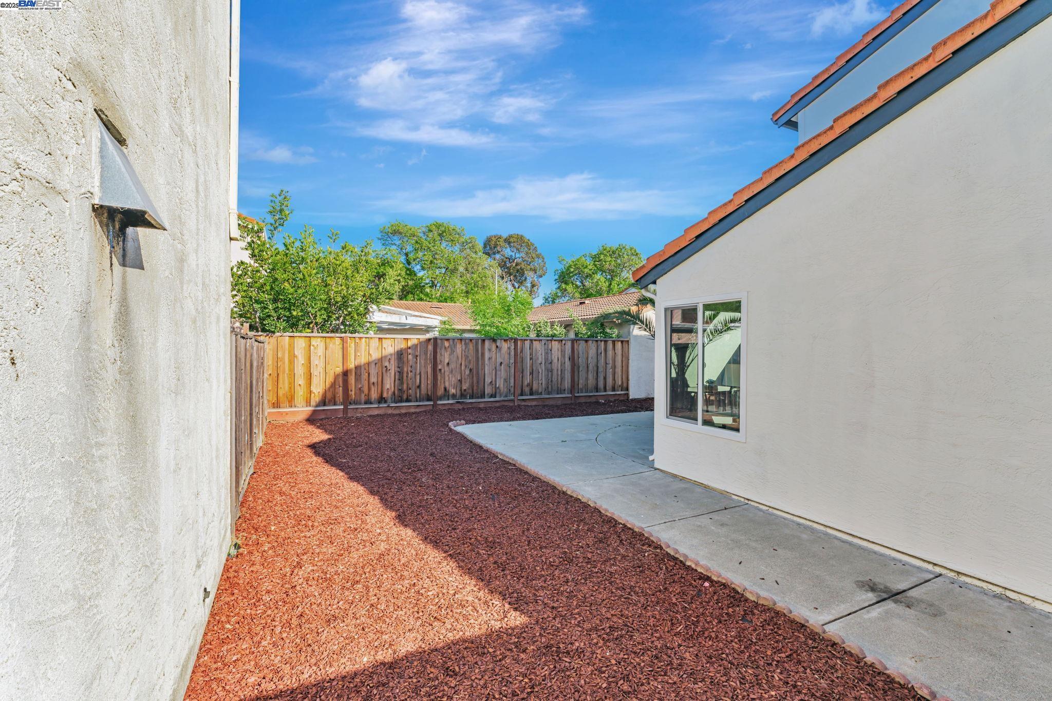 Detail Gallery Image 39 of 47 For 3856 Jacana Lake Ct, Fremont,  CA 94555 - 3 Beds | 2/1 Baths