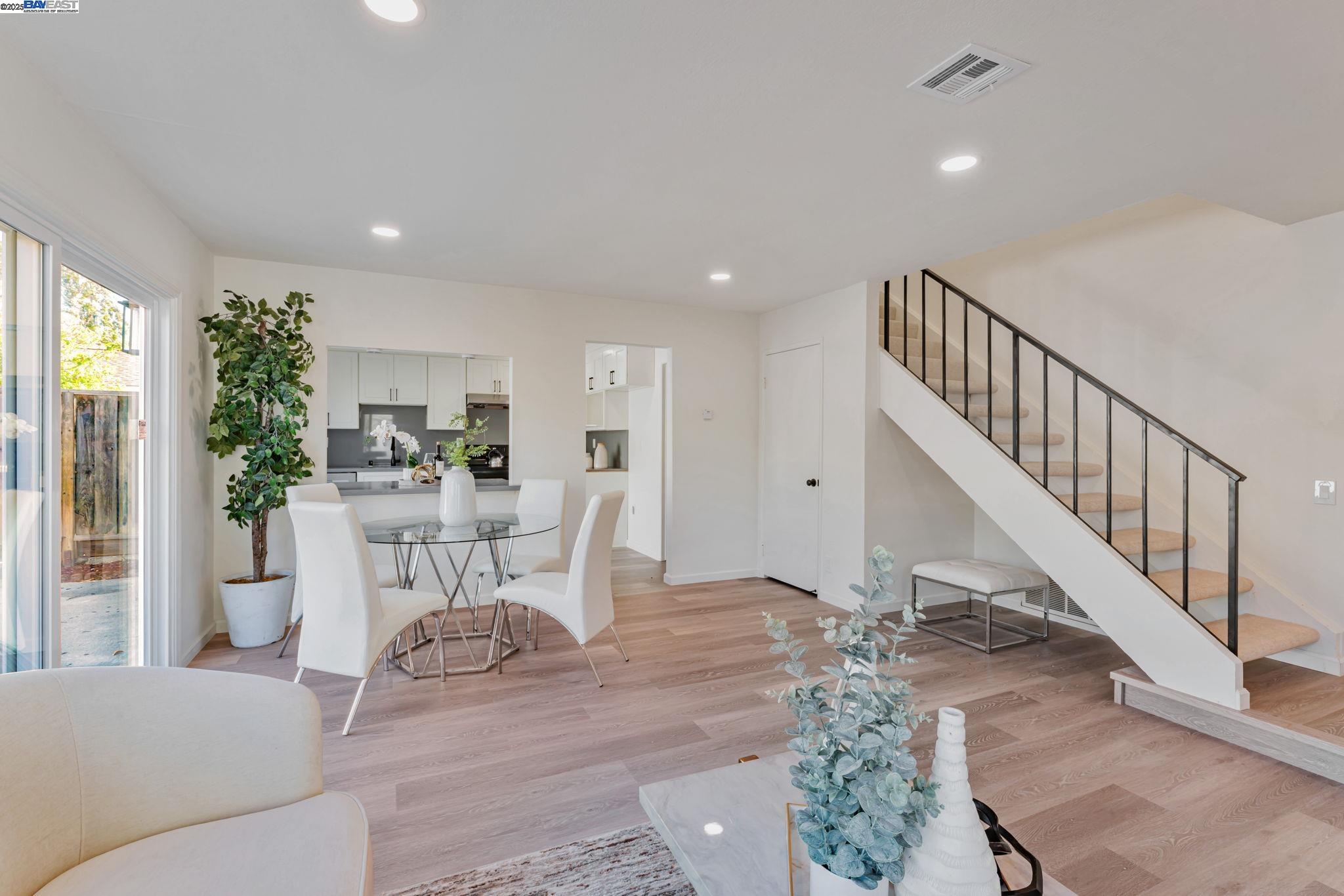 Detail Gallery Image 7 of 47 For 3856 Jacana Lake Ct, Fremont,  CA 94555 - 3 Beds | 2/1 Baths