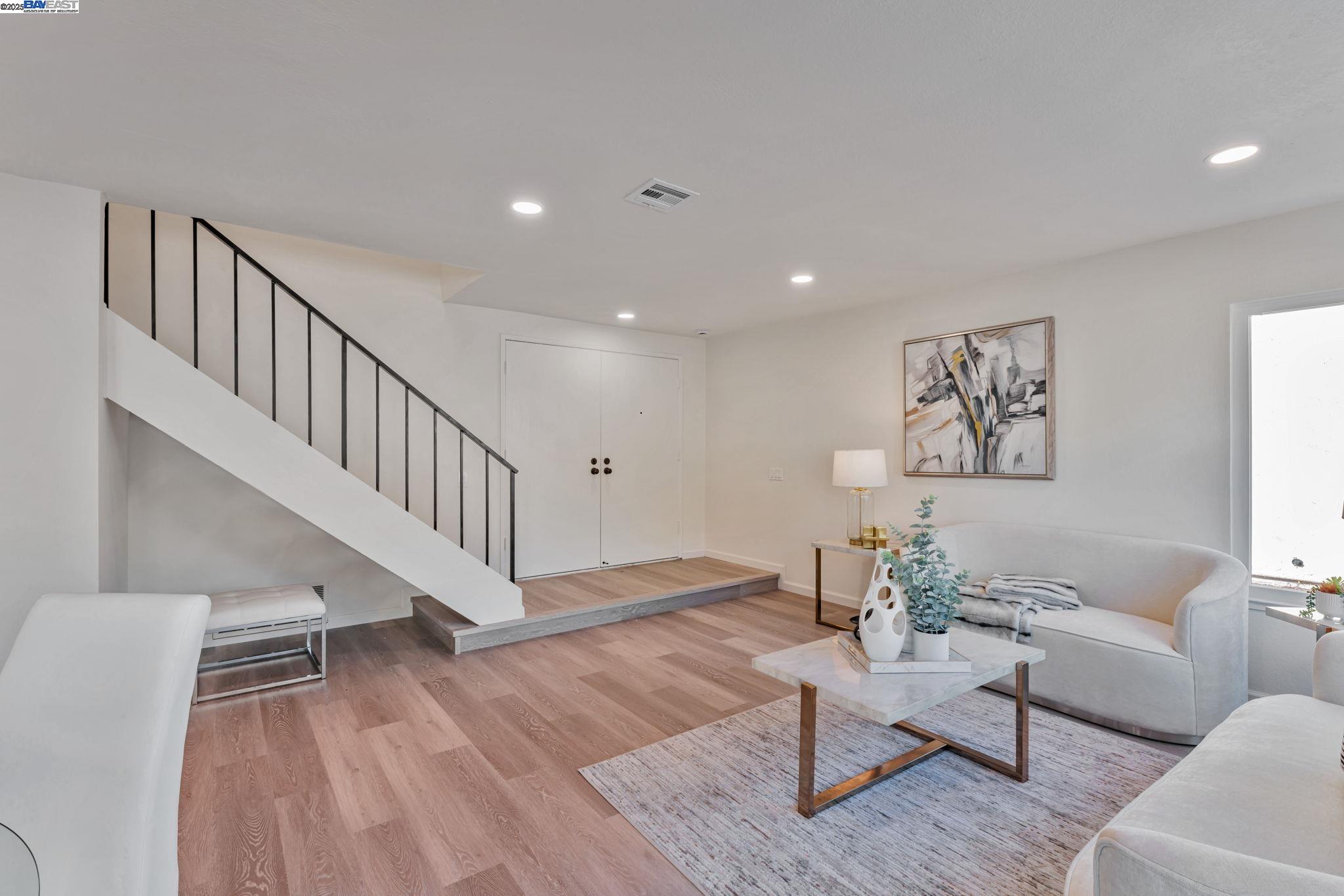Detail Gallery Image 8 of 47 For 3856 Jacana Lake Ct, Fremont,  CA 94555 - 3 Beds | 2/1 Baths