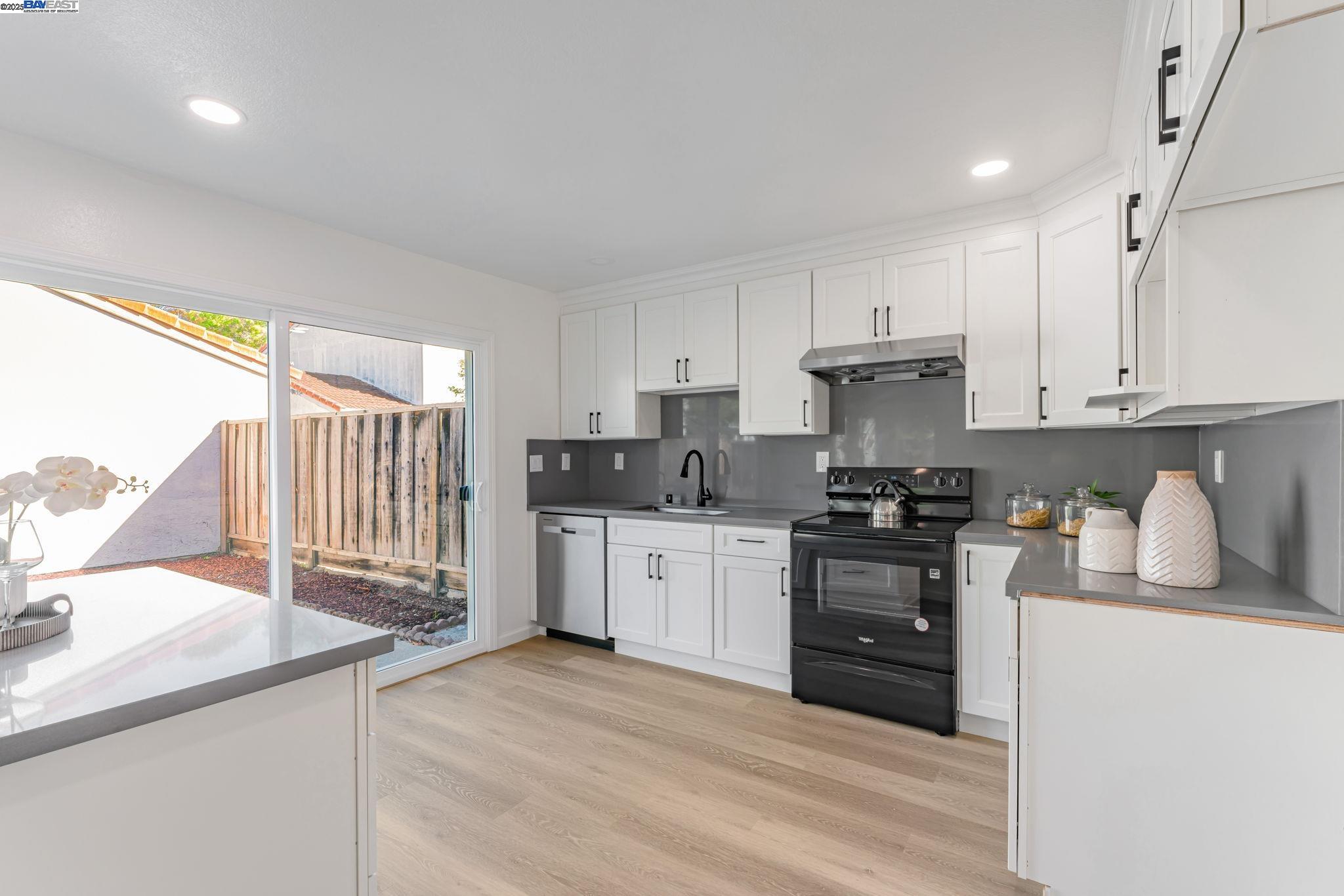 Detail Gallery Image 10 of 47 For 3856 Jacana Lake Ct, Fremont,  CA 94555 - 3 Beds | 2/1 Baths