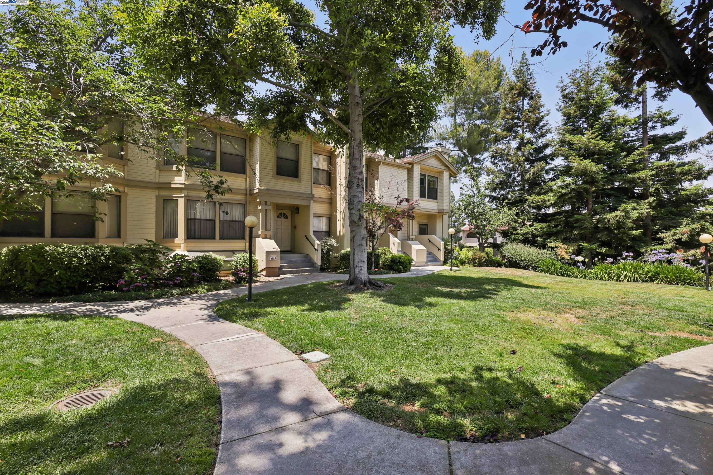 Detail Gallery Image 2 of 48 For 963 La Mesa Ter #H,  Sunnyvale,  CA 94086 - 3 Beds | 3 Baths