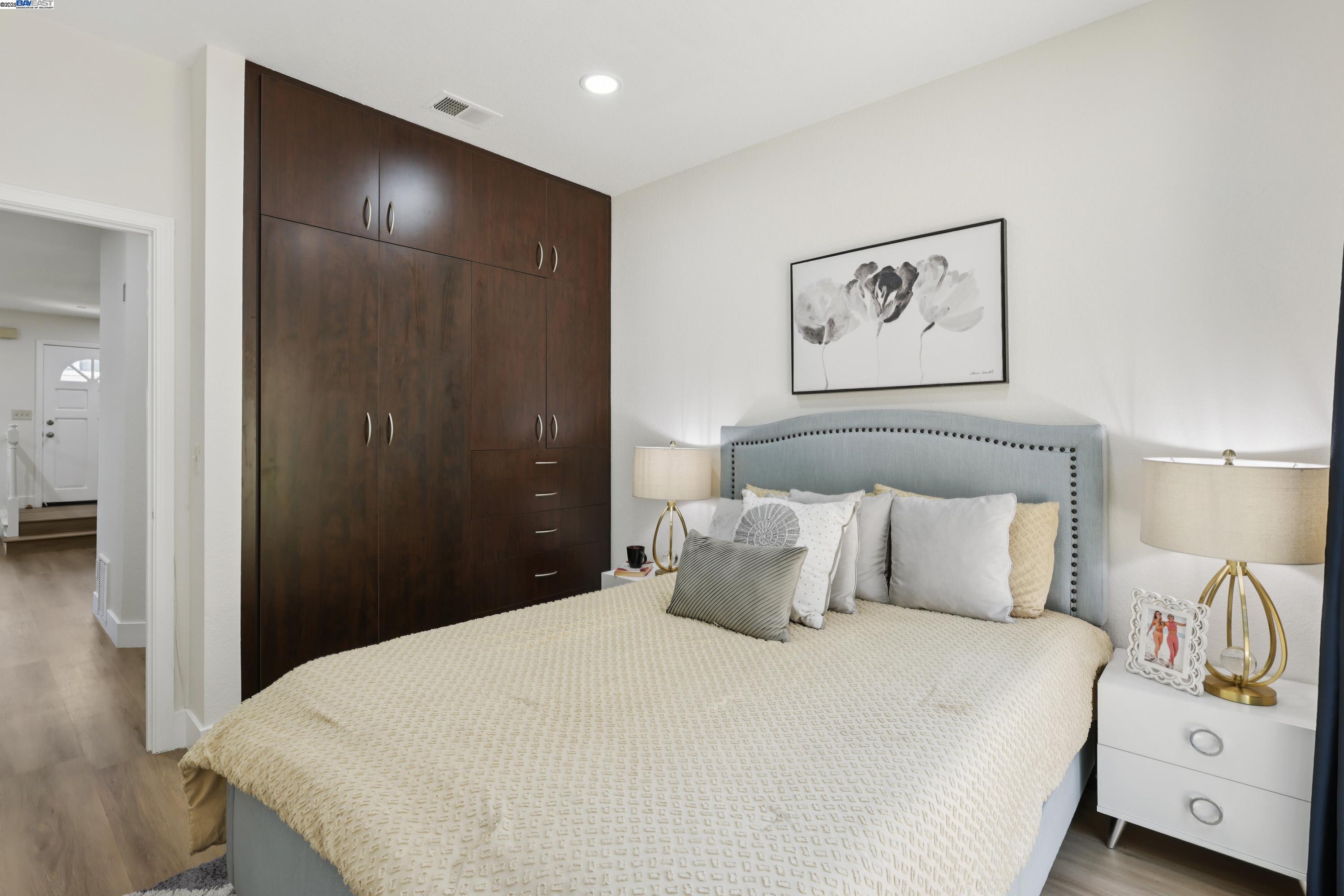 Detail Gallery Image 12 of 48 For 963 La Mesa Ter #H,  Sunnyvale,  CA 94086 - 3 Beds | 3 Baths