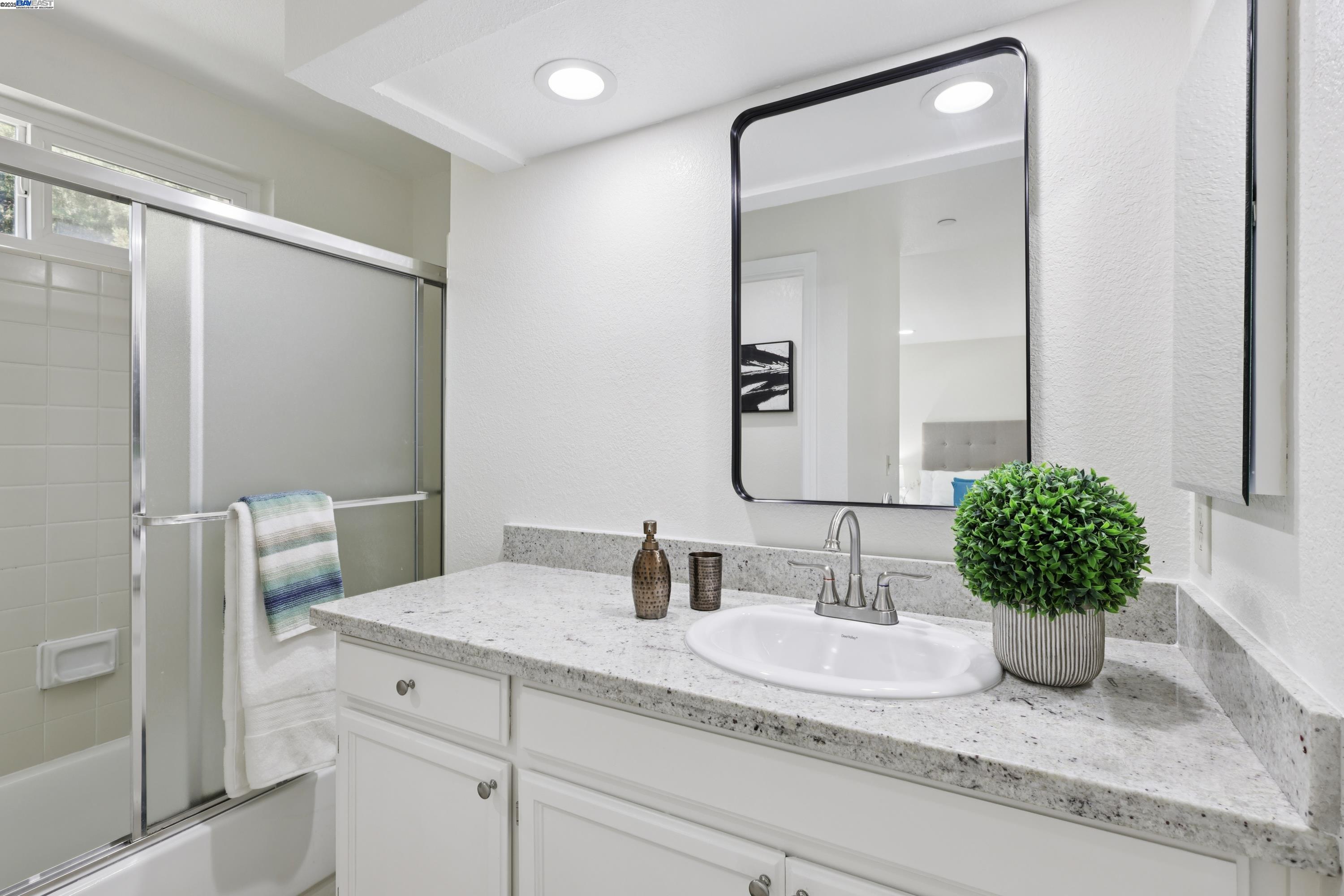 Detail Gallery Image 17 of 48 For 963 La Mesa Ter #H,  Sunnyvale,  CA 94086 - 3 Beds | 3 Baths