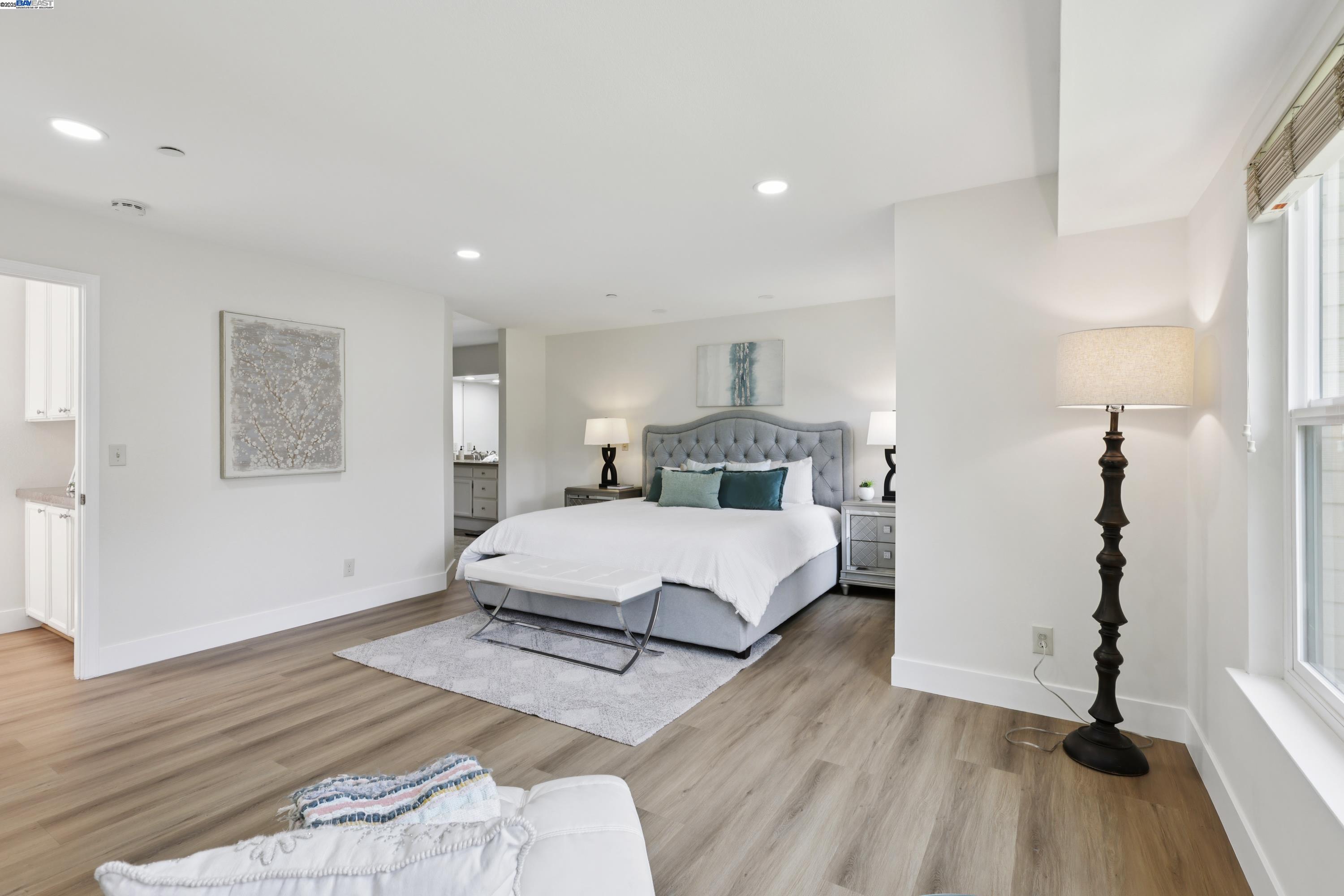 Detail Gallery Image 20 of 48 For 963 La Mesa Ter #H,  Sunnyvale,  CA 94086 - 3 Beds | 3 Baths