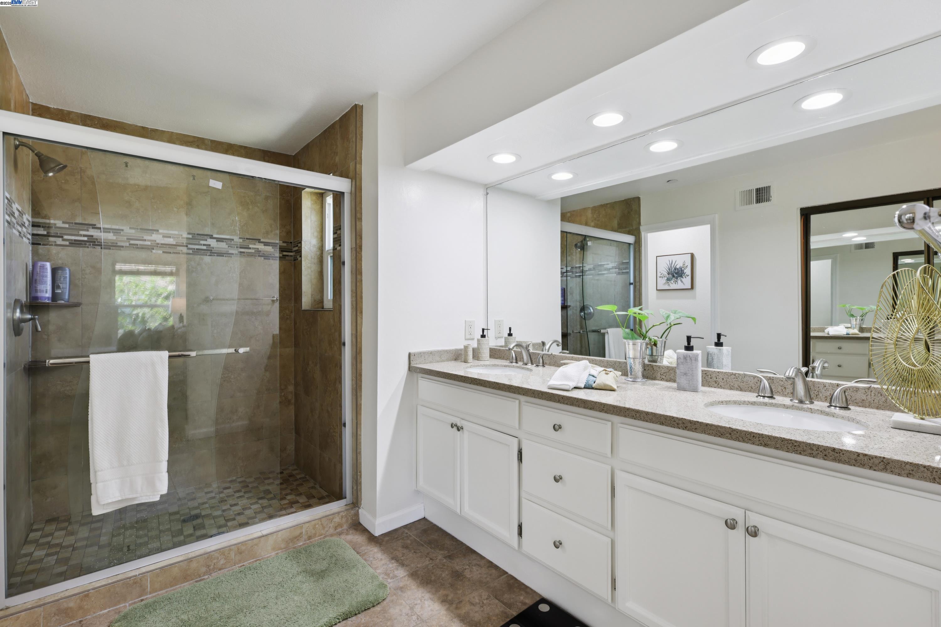 Detail Gallery Image 22 of 48 For 963 La Mesa Ter #H,  Sunnyvale,  CA 94086 - 3 Beds | 3 Baths