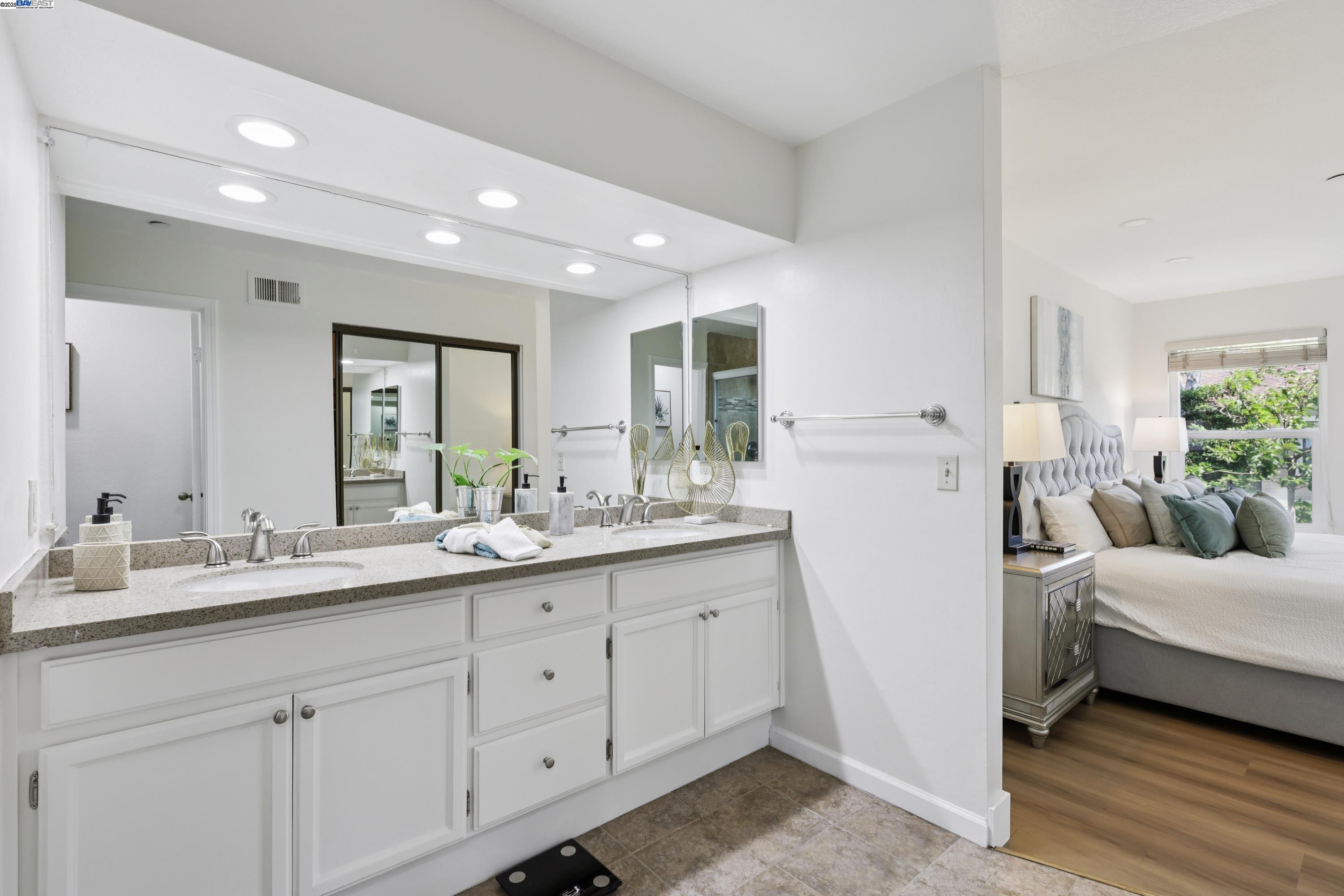 Detail Gallery Image 23 of 48 For 963 La Mesa Ter #H,  Sunnyvale,  CA 94086 - 3 Beds | 3 Baths