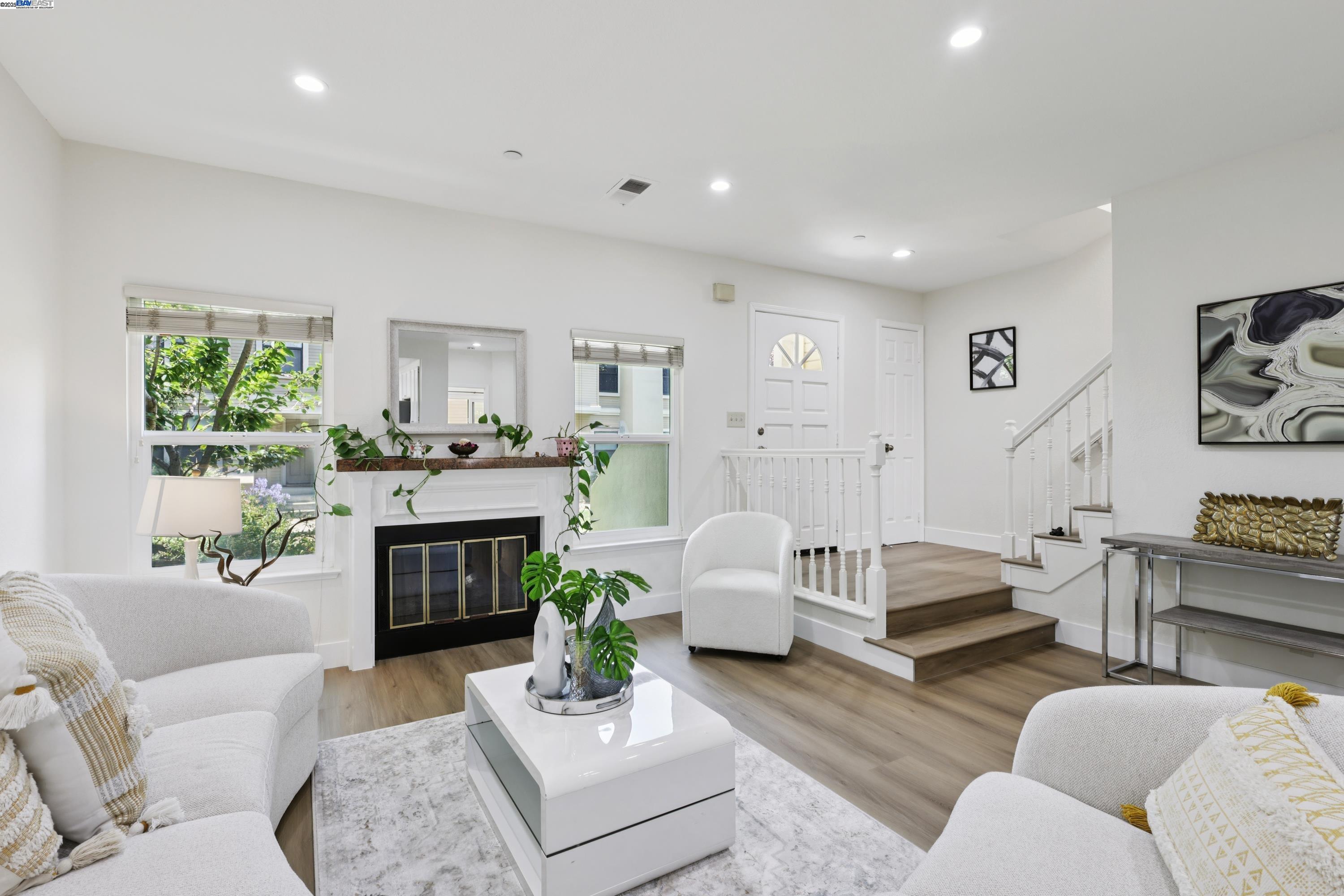Detail Gallery Image 4 of 48 For 963 La Mesa Ter #H,  Sunnyvale,  CA 94086 - 3 Beds | 3 Baths
