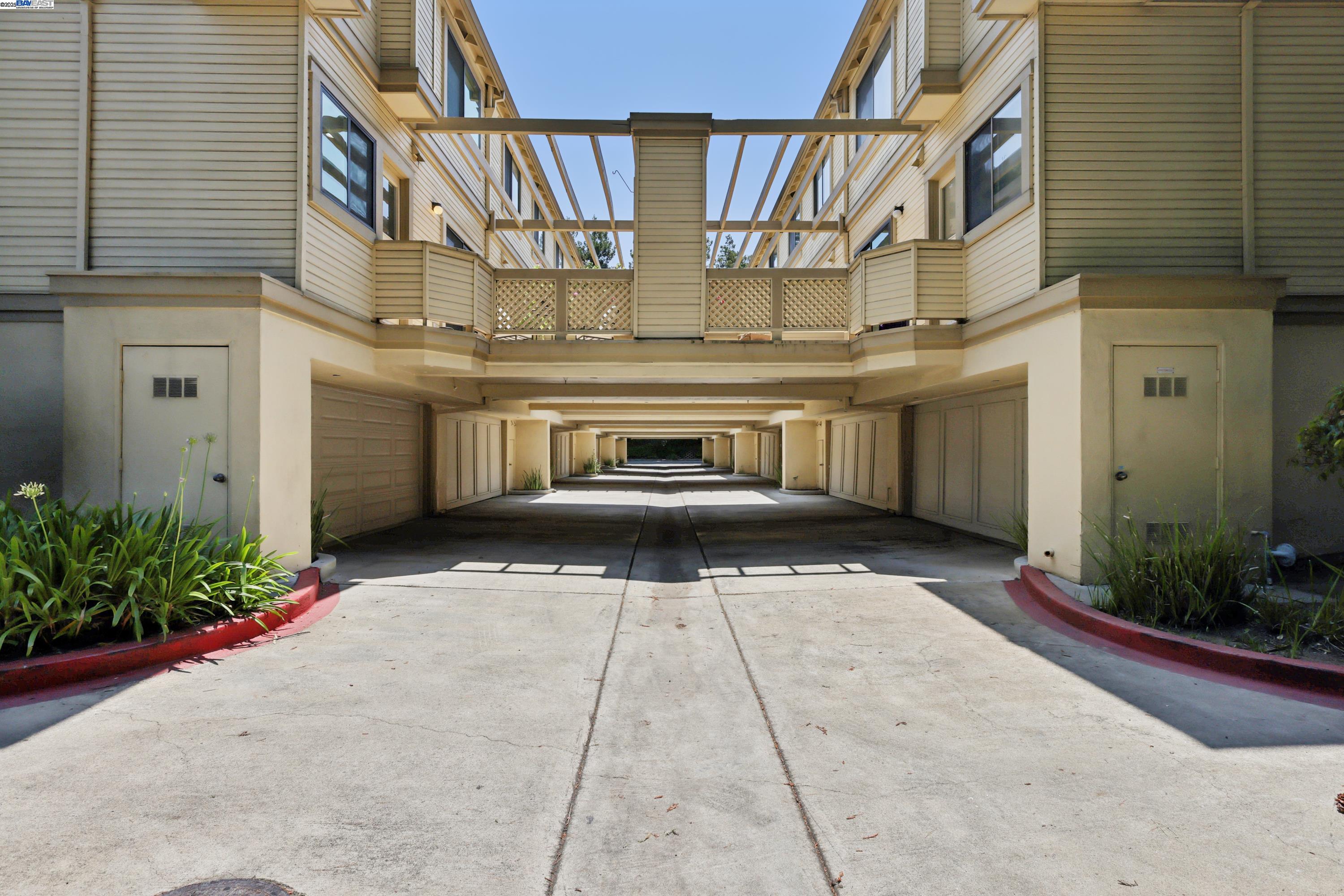 Detail Gallery Image 31 of 48 For 963 La Mesa Ter #H,  Sunnyvale,  CA 94086 - 3 Beds | 3 Baths