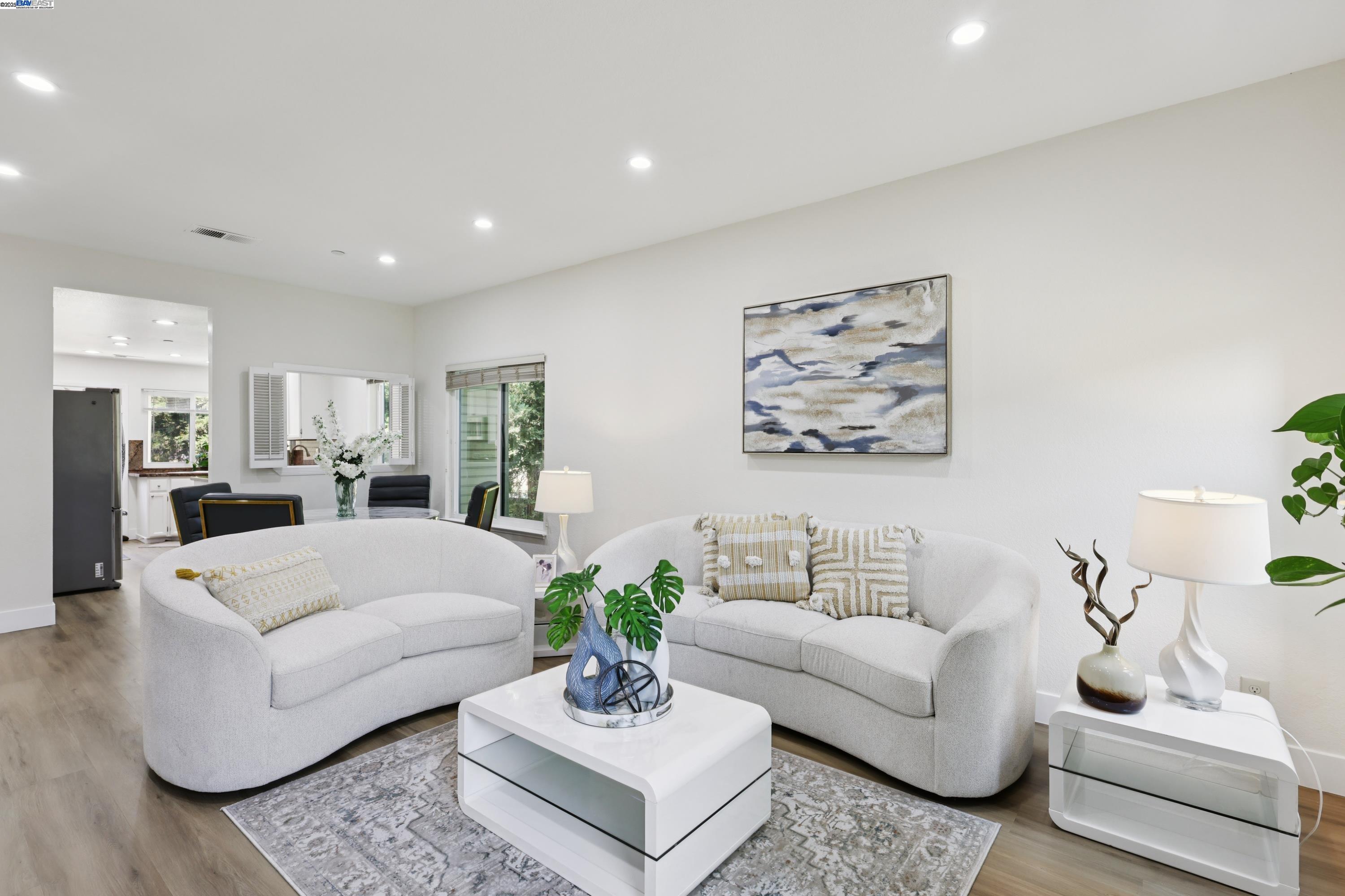 Detail Gallery Image 5 of 48 For 963 La Mesa Ter #H,  Sunnyvale,  CA 94086 - 3 Beds | 3 Baths
