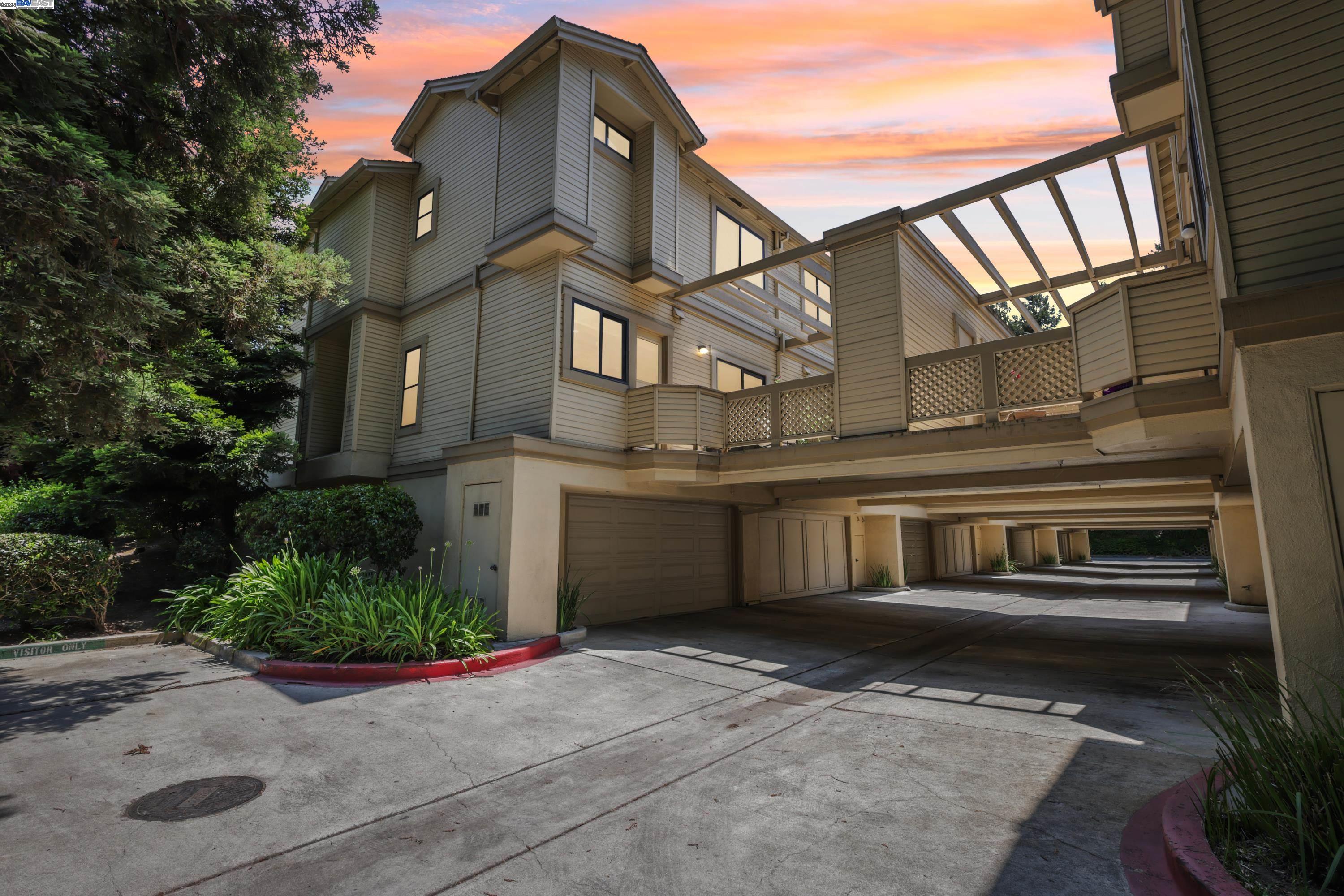 Detail Gallery Image 43 of 48 For 963 La Mesa Ter #H,  Sunnyvale,  CA 94086 - 3 Beds | 3 Baths