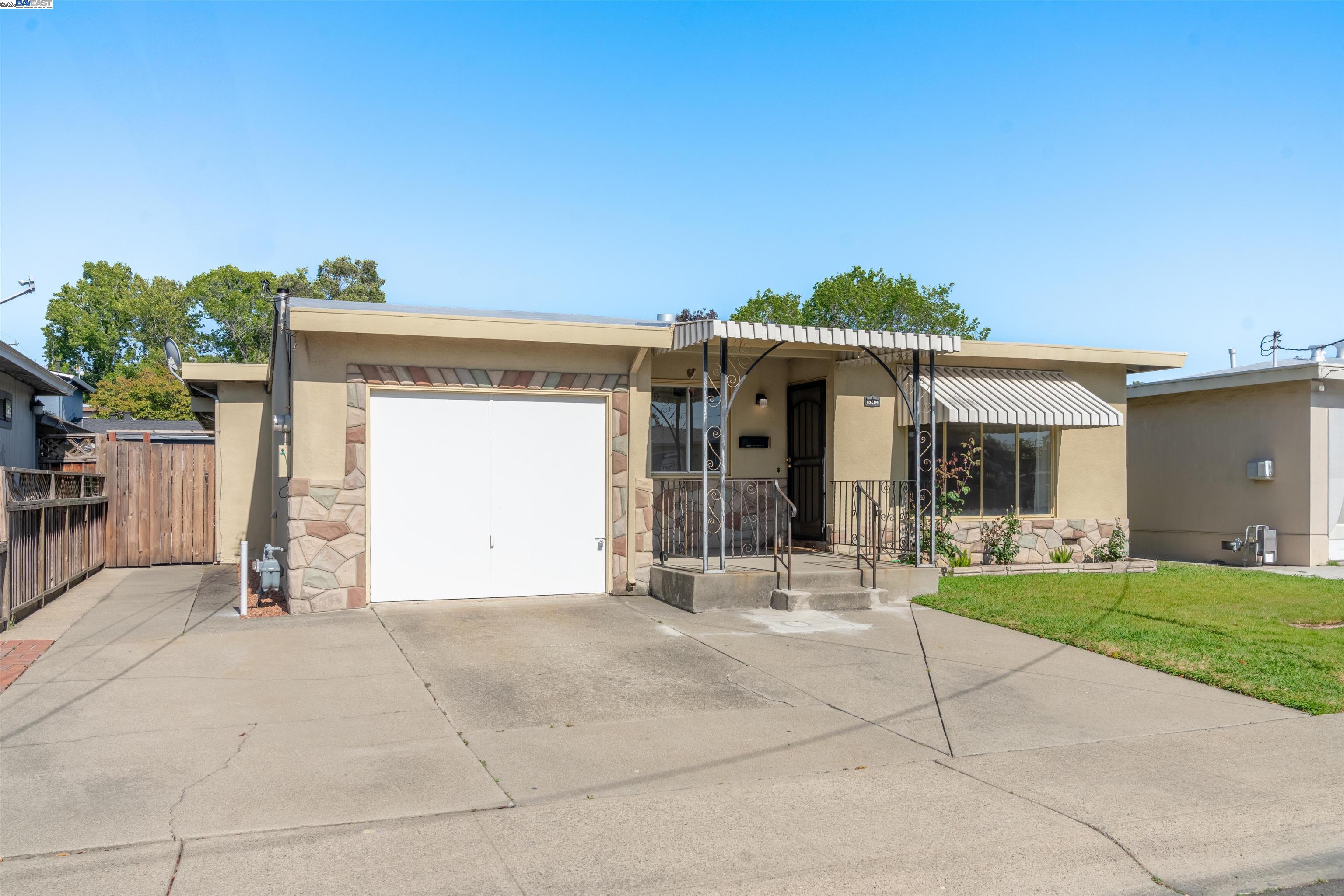 Detail Gallery Image 2 of 25 For 15204 Norton St, San Leandro,  CA 94579 - 3 Beds | 1/1 Baths