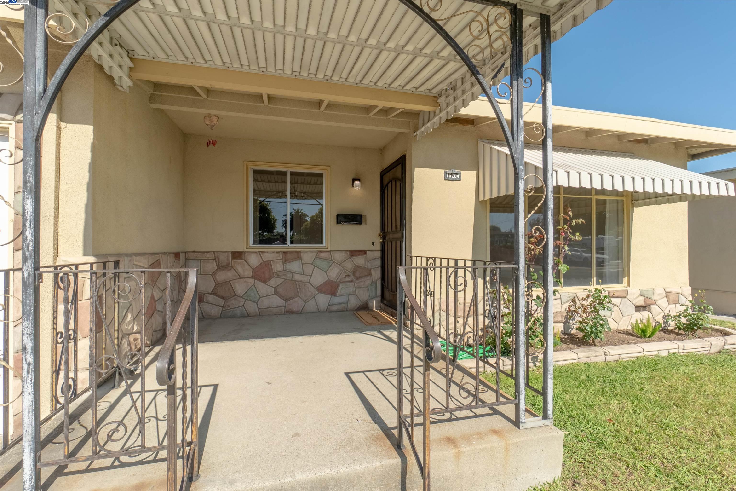 Detail Gallery Image 4 of 25 For 15204 Norton St, San Leandro,  CA 94579 - 3 Beds | 1/1 Baths