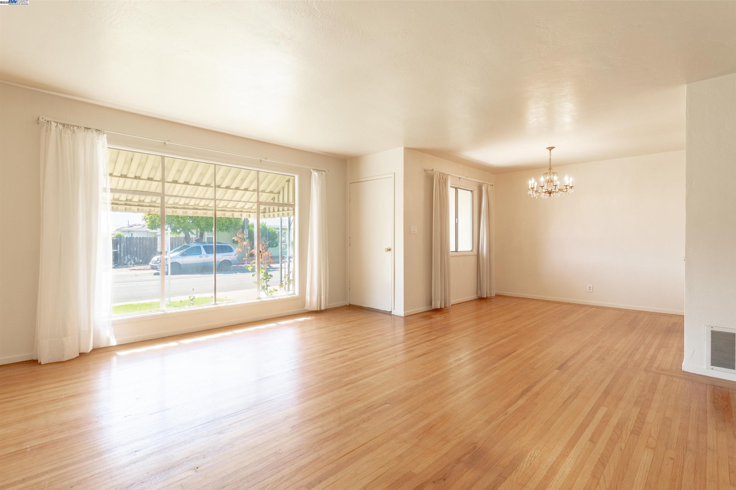 Detail Gallery Image 5 of 25 For 15204 Norton St, San Leandro,  CA 94579 - 3 Beds | 1/1 Baths
