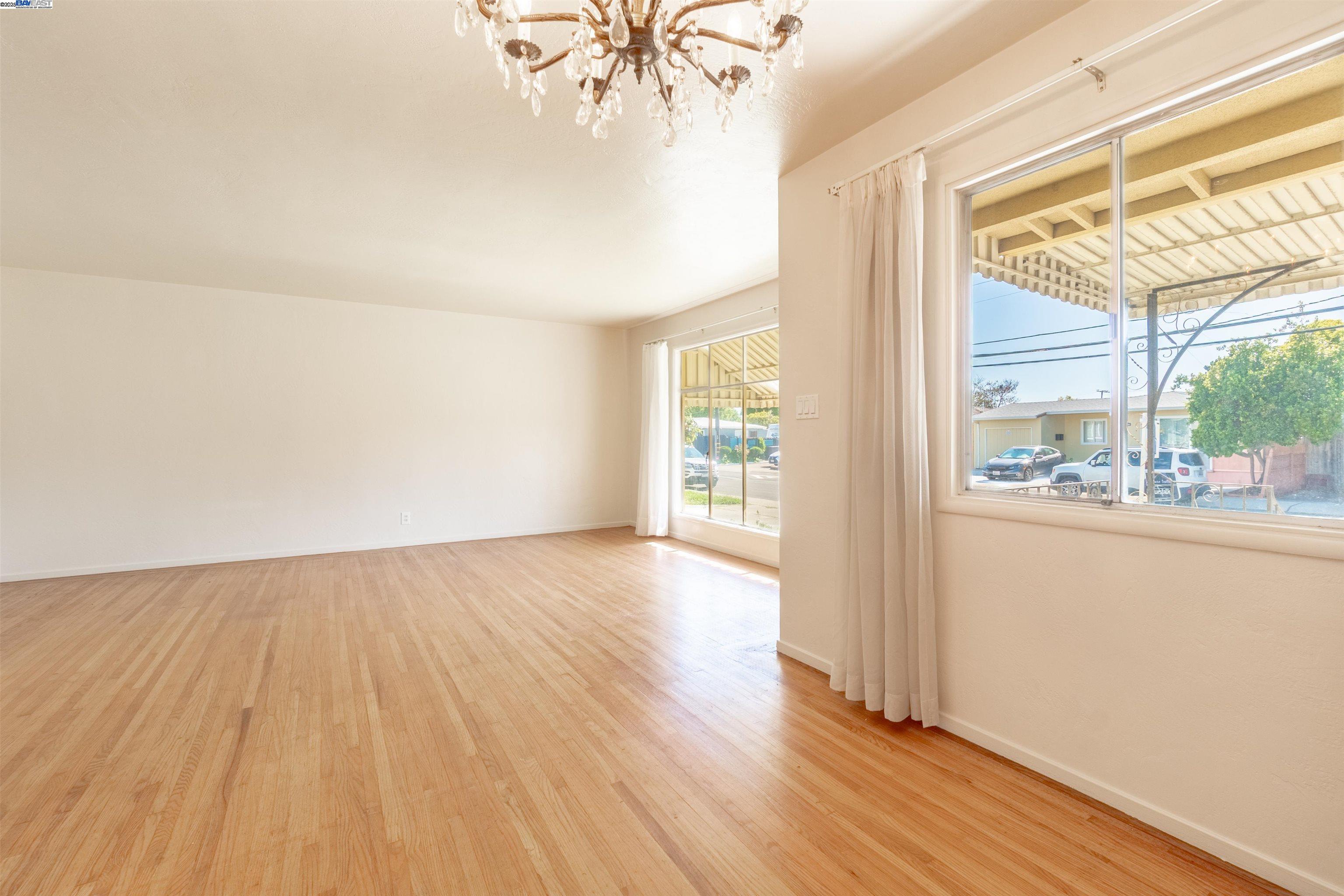 Detail Gallery Image 6 of 25 For 15204 Norton St, San Leandro,  CA 94579 - 3 Beds | 1/1 Baths