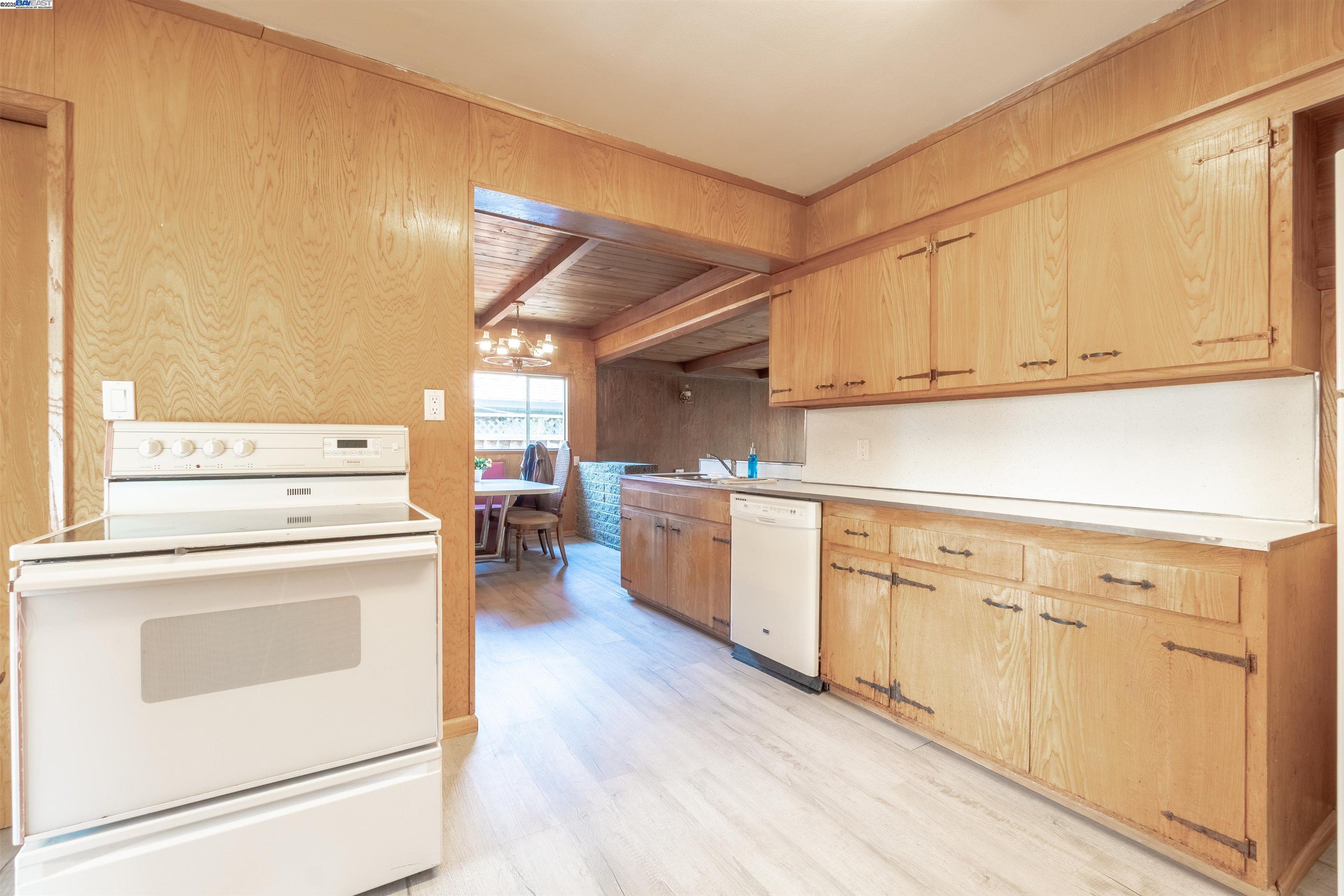 Detail Gallery Image 9 of 25 For 15204 Norton St, San Leandro,  CA 94579 - 3 Beds | 1/1 Baths