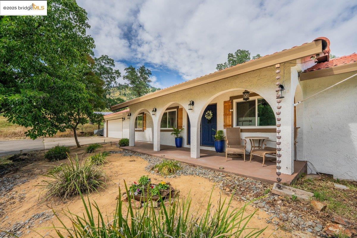Detail Gallery Image 1 of 36 For 15086 Vista Knolls, Redding,  CA 96001 - 5 Beds | 2/1 Baths