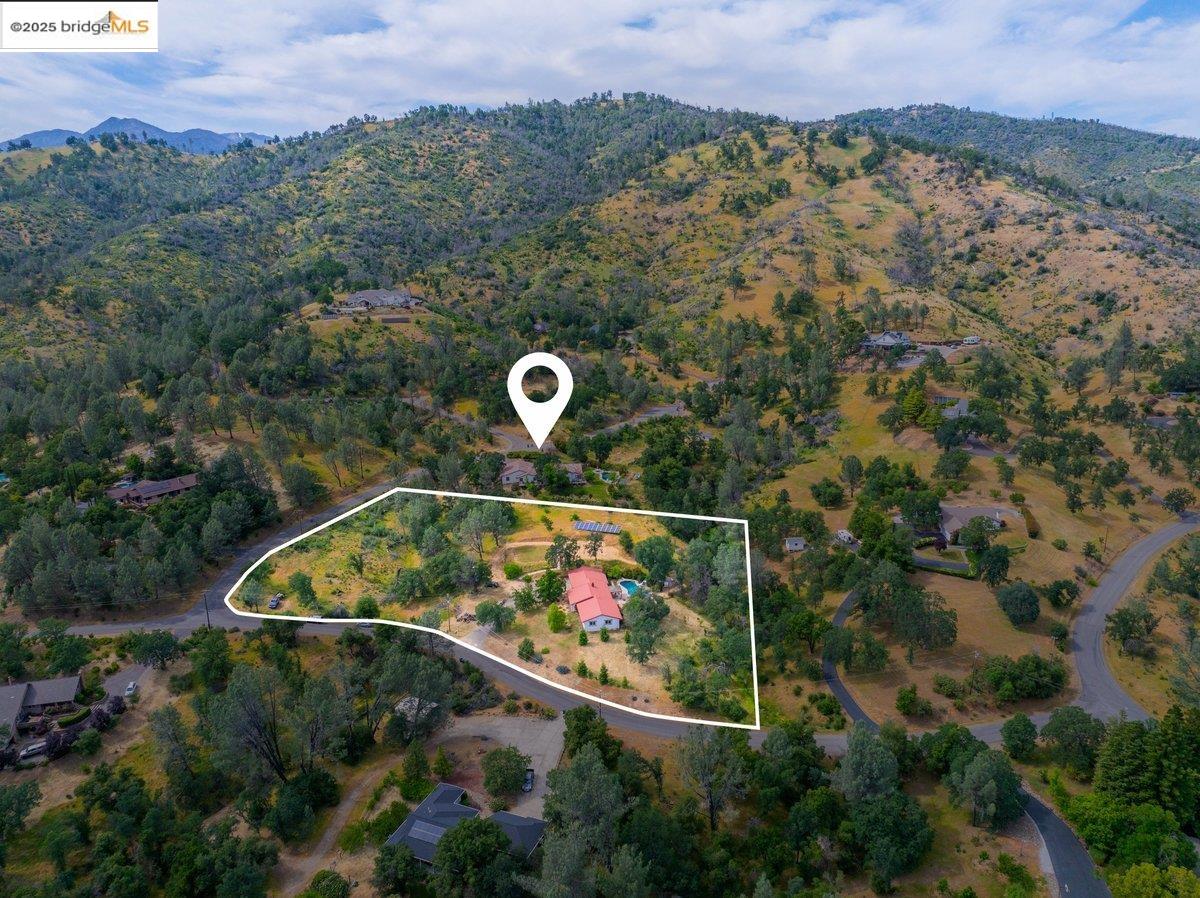 Detail Gallery Image 2 of 36 For 15086 Vista Knolls, Redding,  CA 96001 - 5 Beds | 2/1 Baths