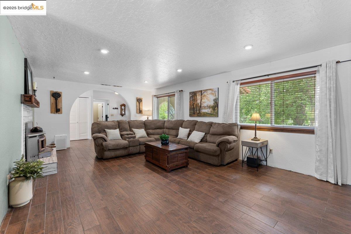 Detail Gallery Image 14 of 36 For 15086 Vista Knolls, Redding,  CA 96001 - 5 Beds | 2/1 Baths