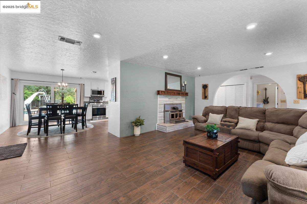 Detail Gallery Image 15 of 36 For 15086 Vista Knolls, Redding,  CA 96001 - 5 Beds | 2/1 Baths
