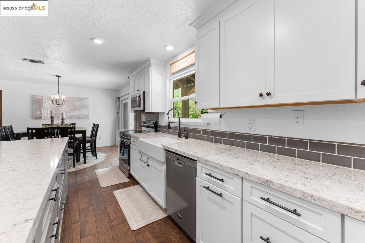 Detail Gallery Image 17 of 36 For 15086 Vista Knolls, Redding,  CA 96001 - 5 Beds | 2/1 Baths