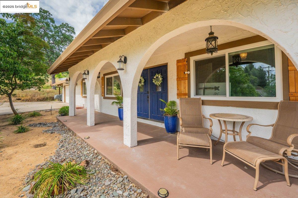 Detail Gallery Image 3 of 36 For 15086 Vista Knolls, Redding,  CA 96001 - 5 Beds | 2/1 Baths