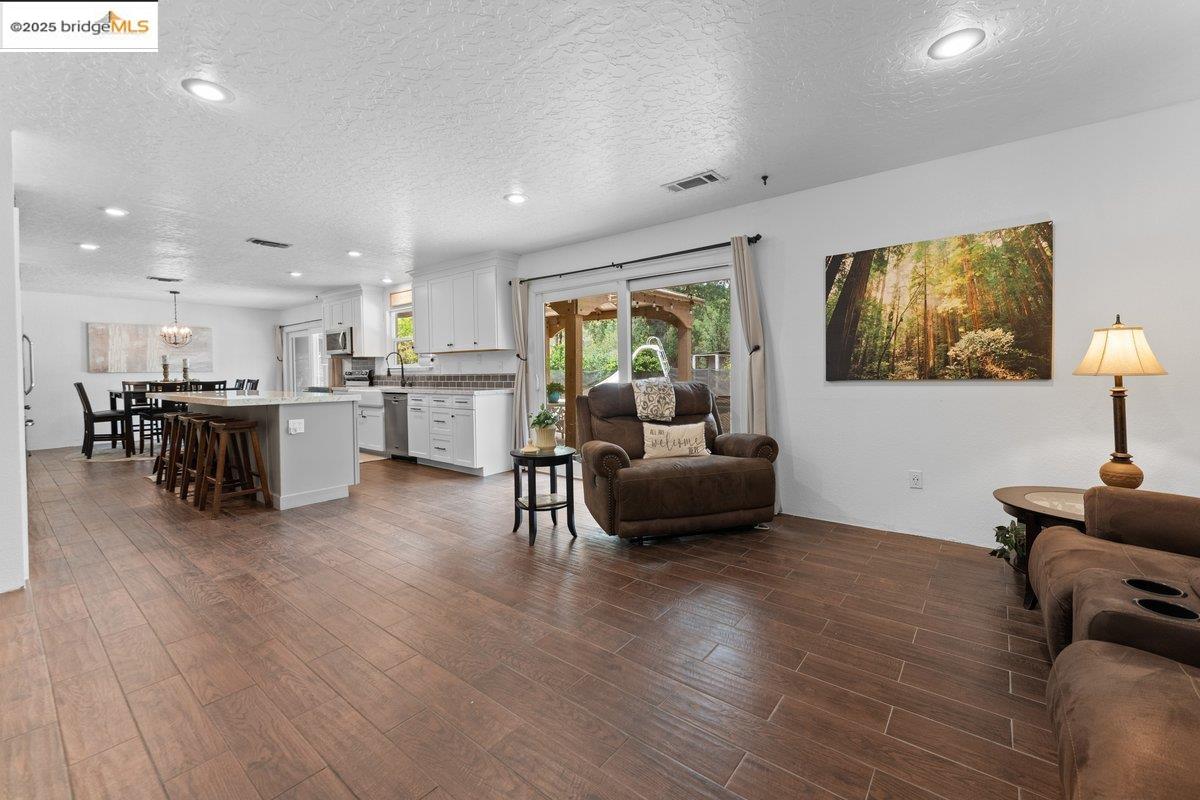 Detail Gallery Image 21 of 36 For 15086 Vista Knolls, Redding,  CA 96001 - 5 Beds | 2/1 Baths