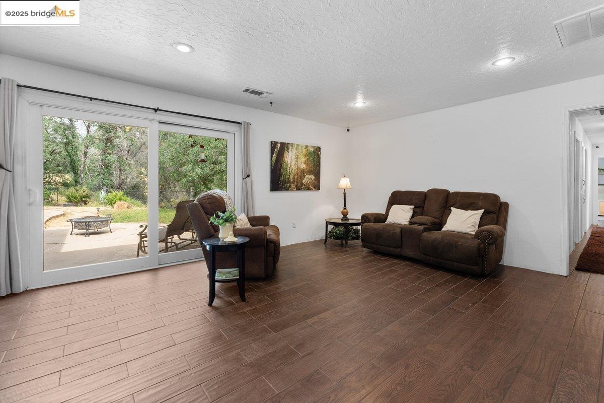Detail Gallery Image 22 of 36 For 15086 Vista Knolls, Redding,  CA 96001 - 5 Beds | 2/1 Baths