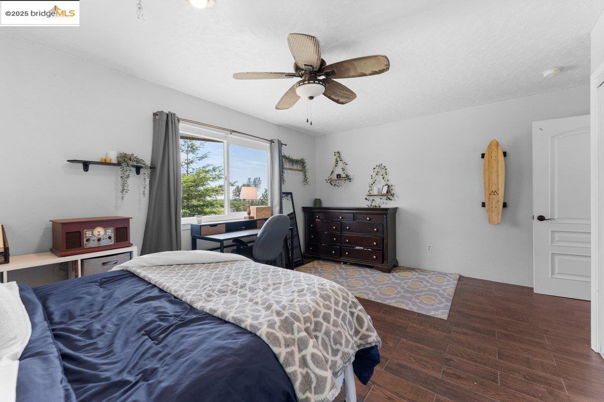 Detail Gallery Image 24 of 36 For 15086 Vista Knolls, Redding,  CA 96001 - 5 Beds | 2/1 Baths