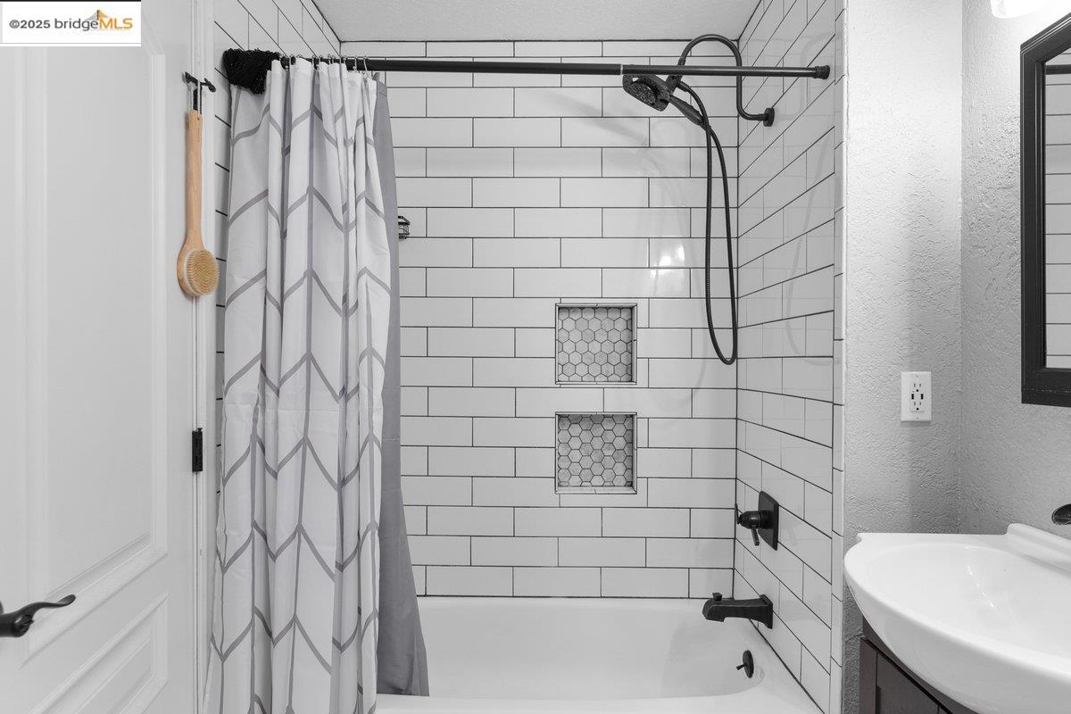 Detail Gallery Image 29 of 36 For 15086 Vista Knolls, Redding,  CA 96001 - 5 Beds | 2/1 Baths