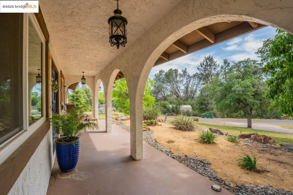 Detail Gallery Image 4 of 36 For 15086 Vista Knolls, Redding,  CA 96001 - 5 Beds | 2/1 Baths