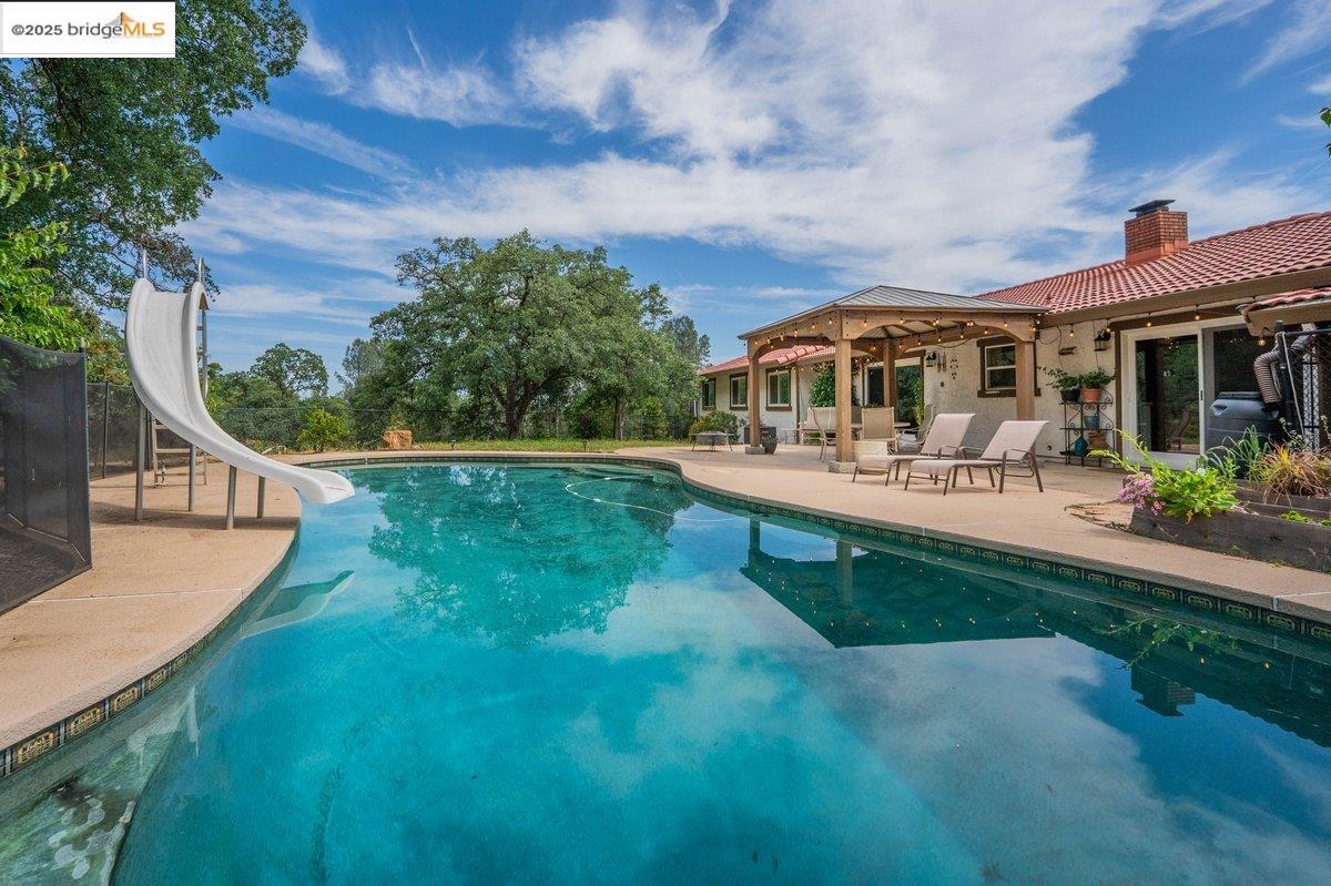 Detail Gallery Image 5 of 36 For 15086 Vista Knolls, Redding,  CA 96001 - 5 Beds | 2/1 Baths