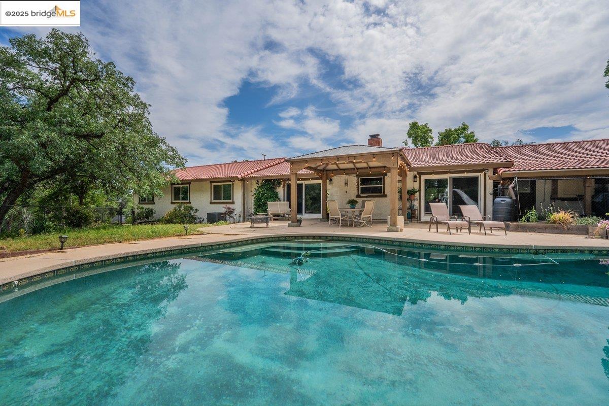 Detail Gallery Image 7 of 36 For 15086 Vista Knolls, Redding,  CA 96001 - 5 Beds | 2/1 Baths