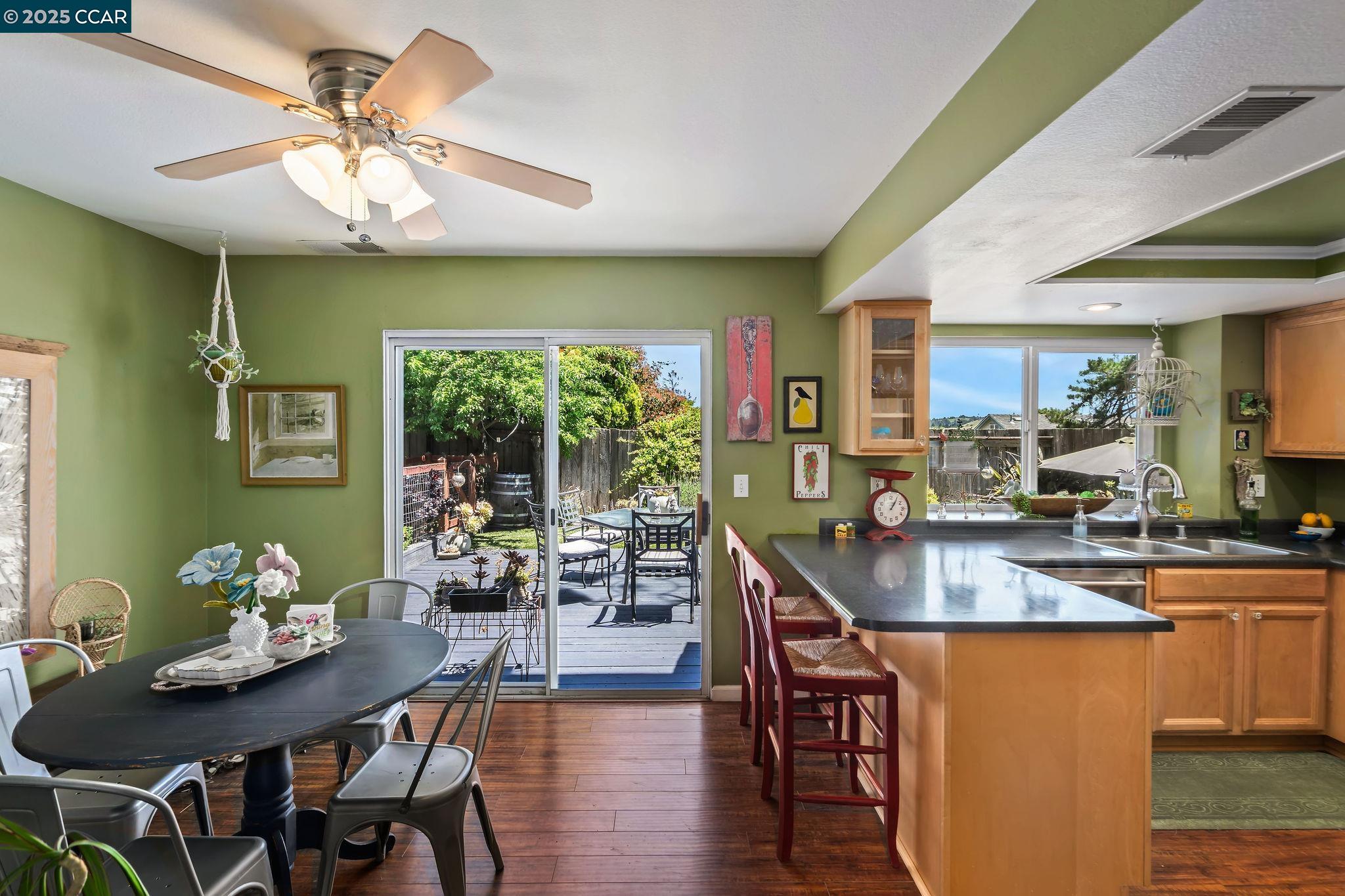 Detail Gallery Image 11 of 55 For 108 Sunnyglen Dr, Vallejo,  CA 94591 - 4 Beds | 2/1 Baths